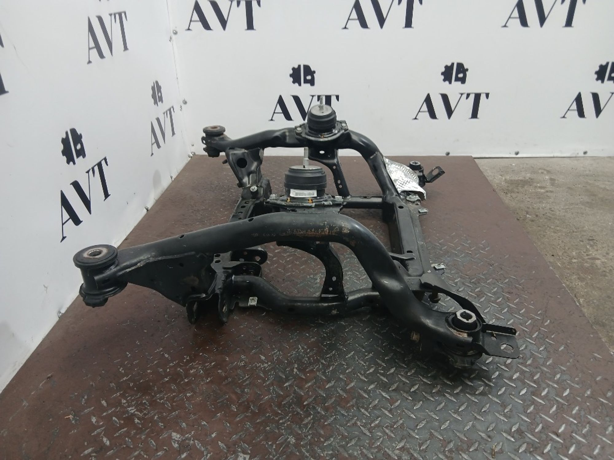 Подрамник передний Jeep Grand Cherokee WK2 VM44D, 25000 рублей, Ростов-на-Дону