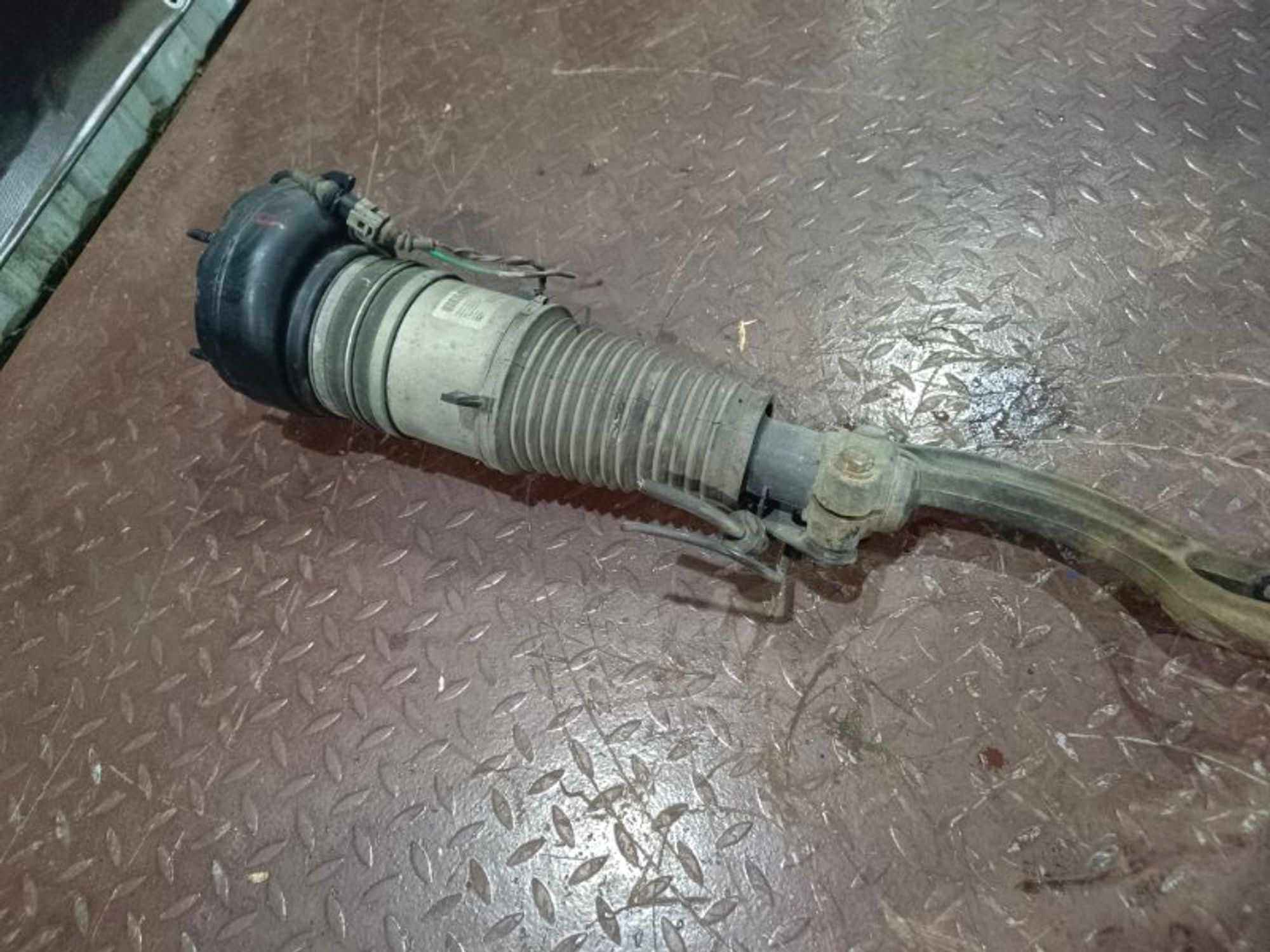 Амортизатор подвески передний правый Audi A6, 28000 рублей, Ростов-на-Дону