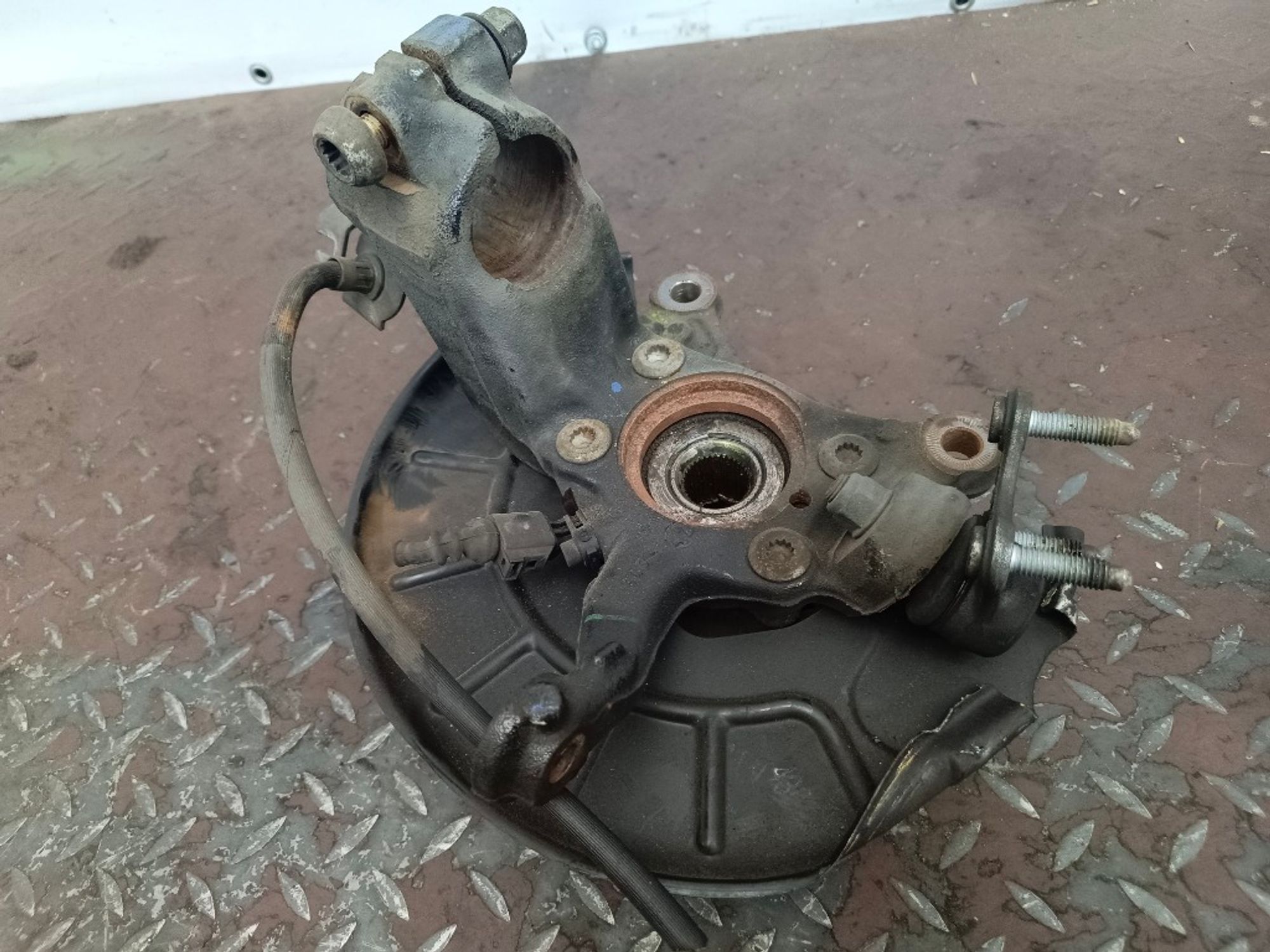 Кулак поворотный передний левый Audi Q3 8U, 3000 рублей, Ростов-на-Дону