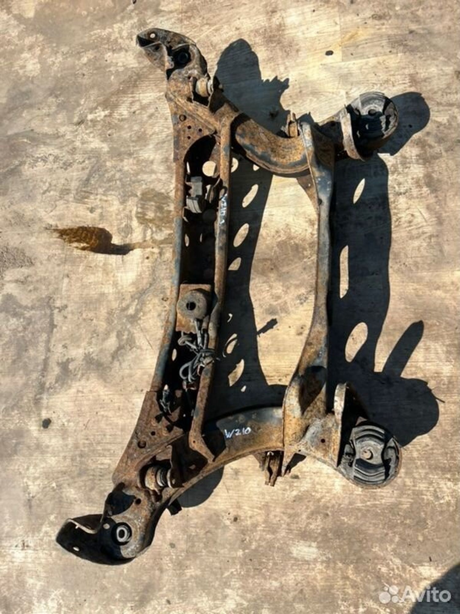 Подрамник задний задний Mercedes E240 W210 M112911, 2000 рублей, Семиозерка