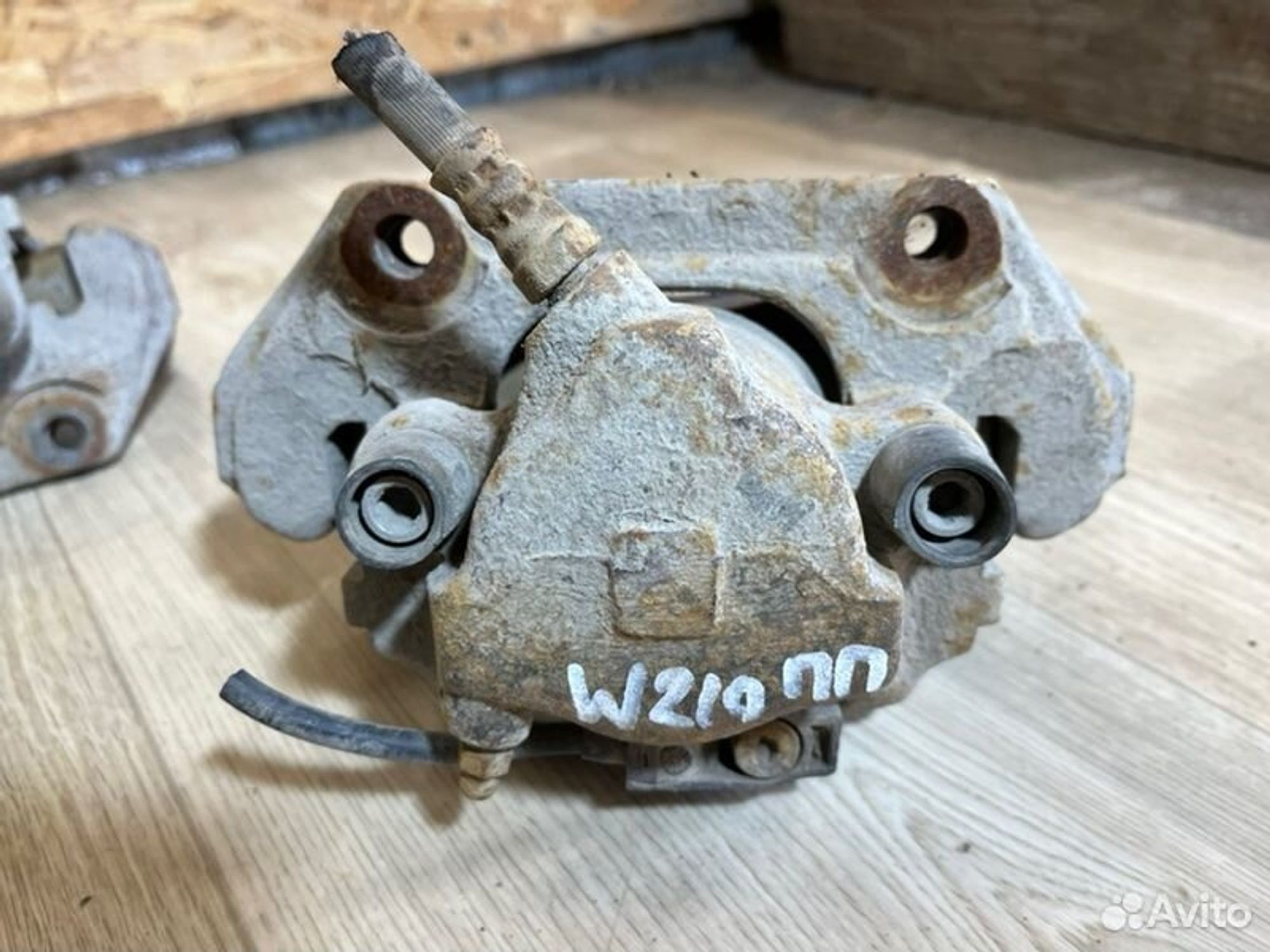 Суппорт тормозной передний Mercedes E240 W210, 2000 рублей, Семиозерка