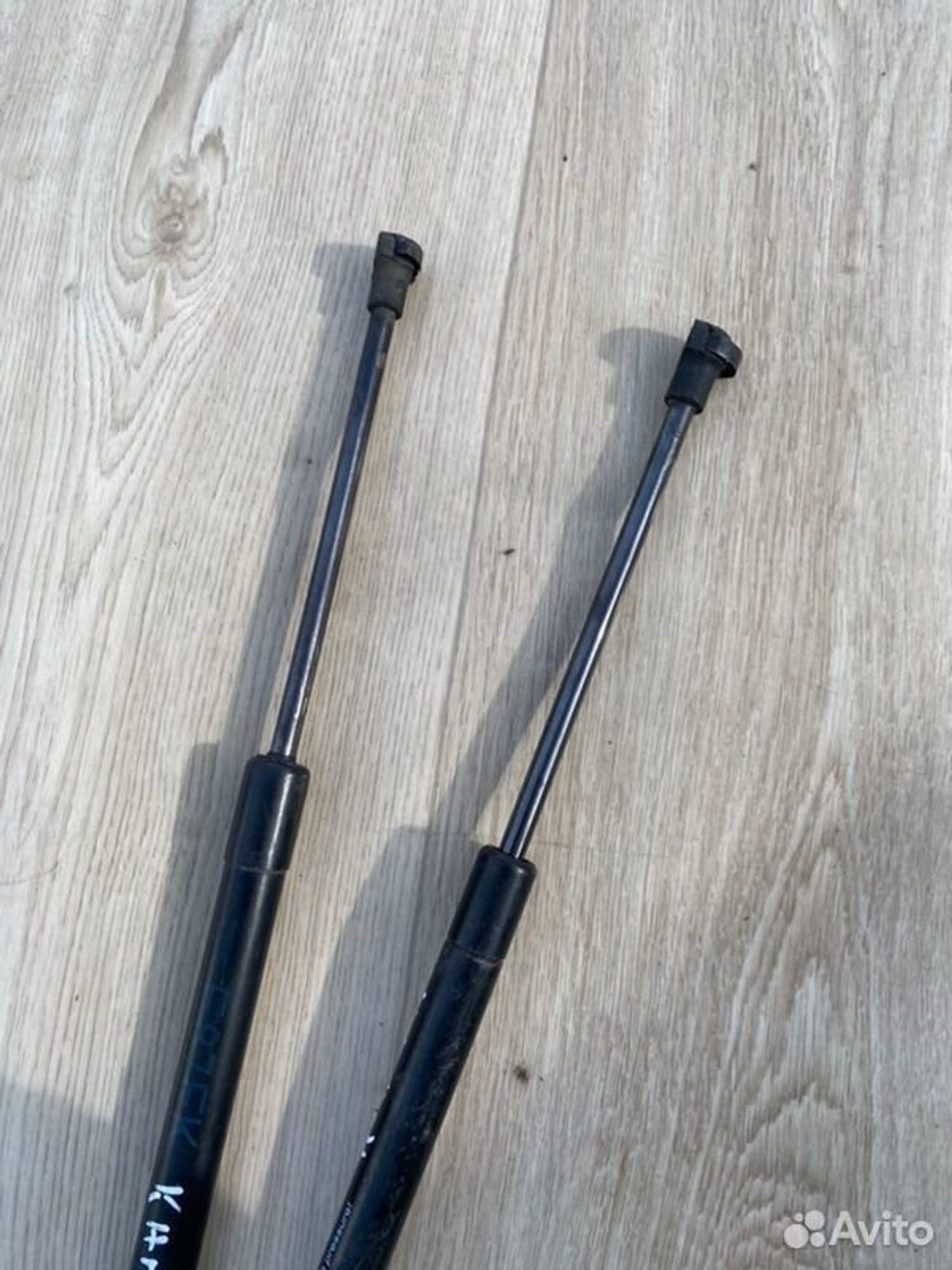 Упор капота Bmw 1 E87 M47D20 2006, 1100 рублей, Семиозерка