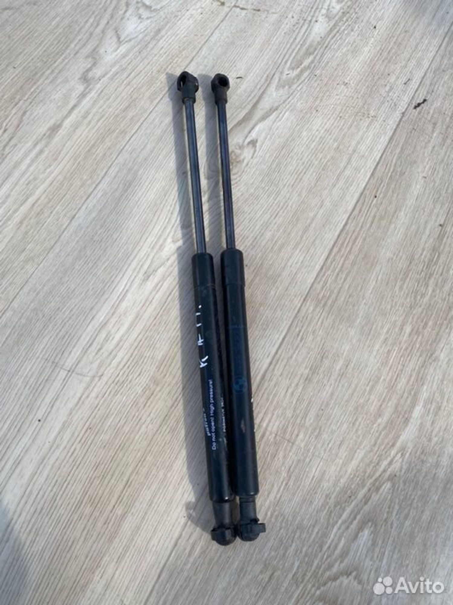 Упор капота Bmw 1 E87 M47D20 2006, 1100 рублей, Семиозерка