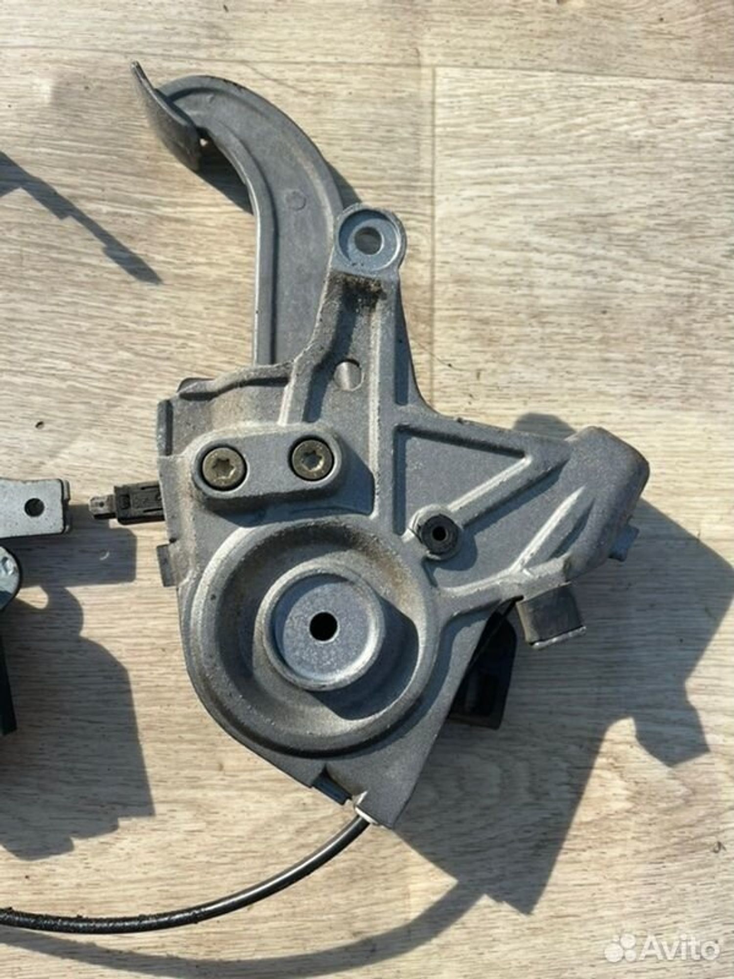 Педаль стояночного тормоза Mercedes E240 W210, 2000 рублей, Семиозерка