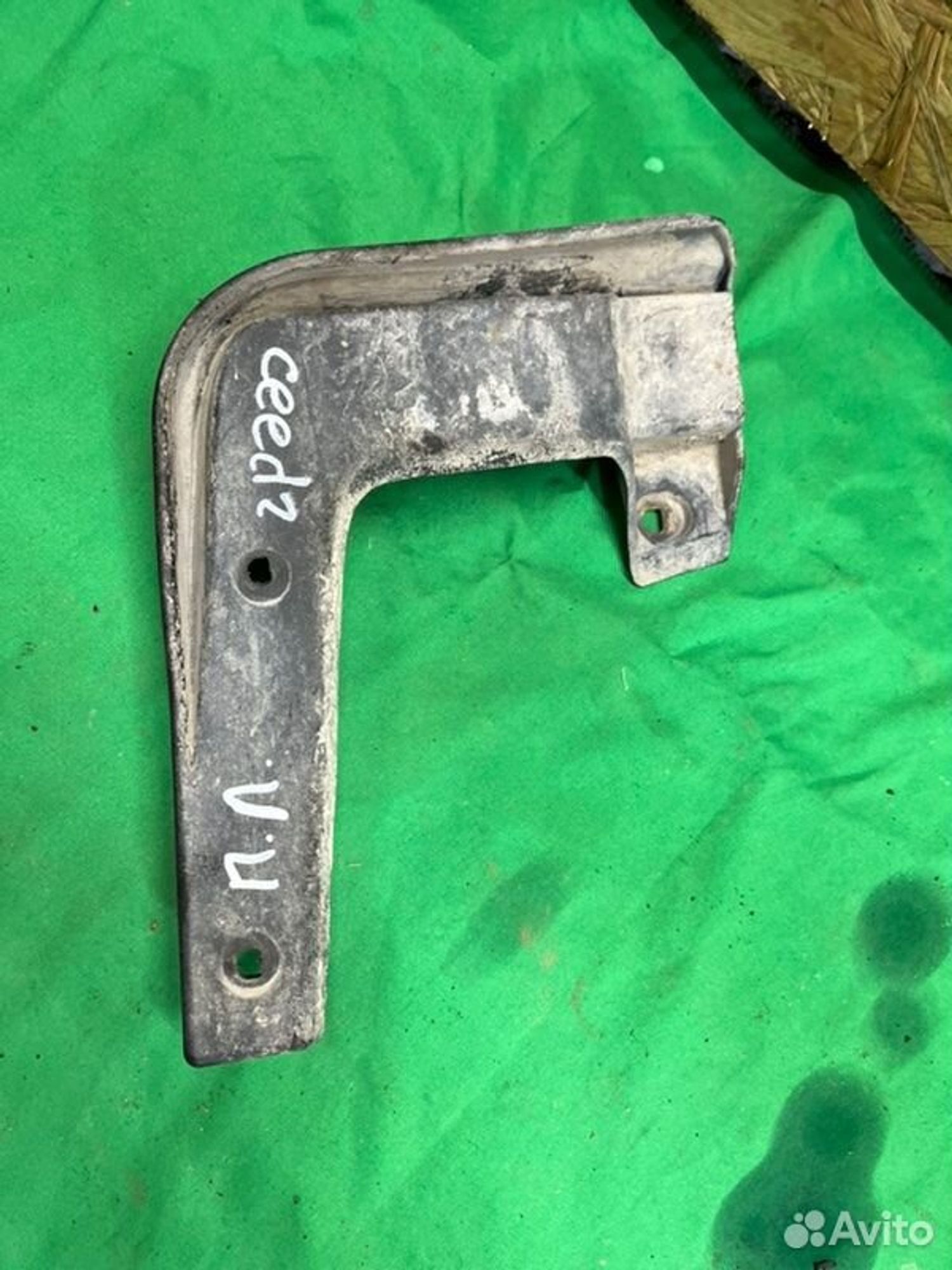 Брызговик передний левый Kia Ceed JD G4FG 2013, 700 рублей, Семиозерка