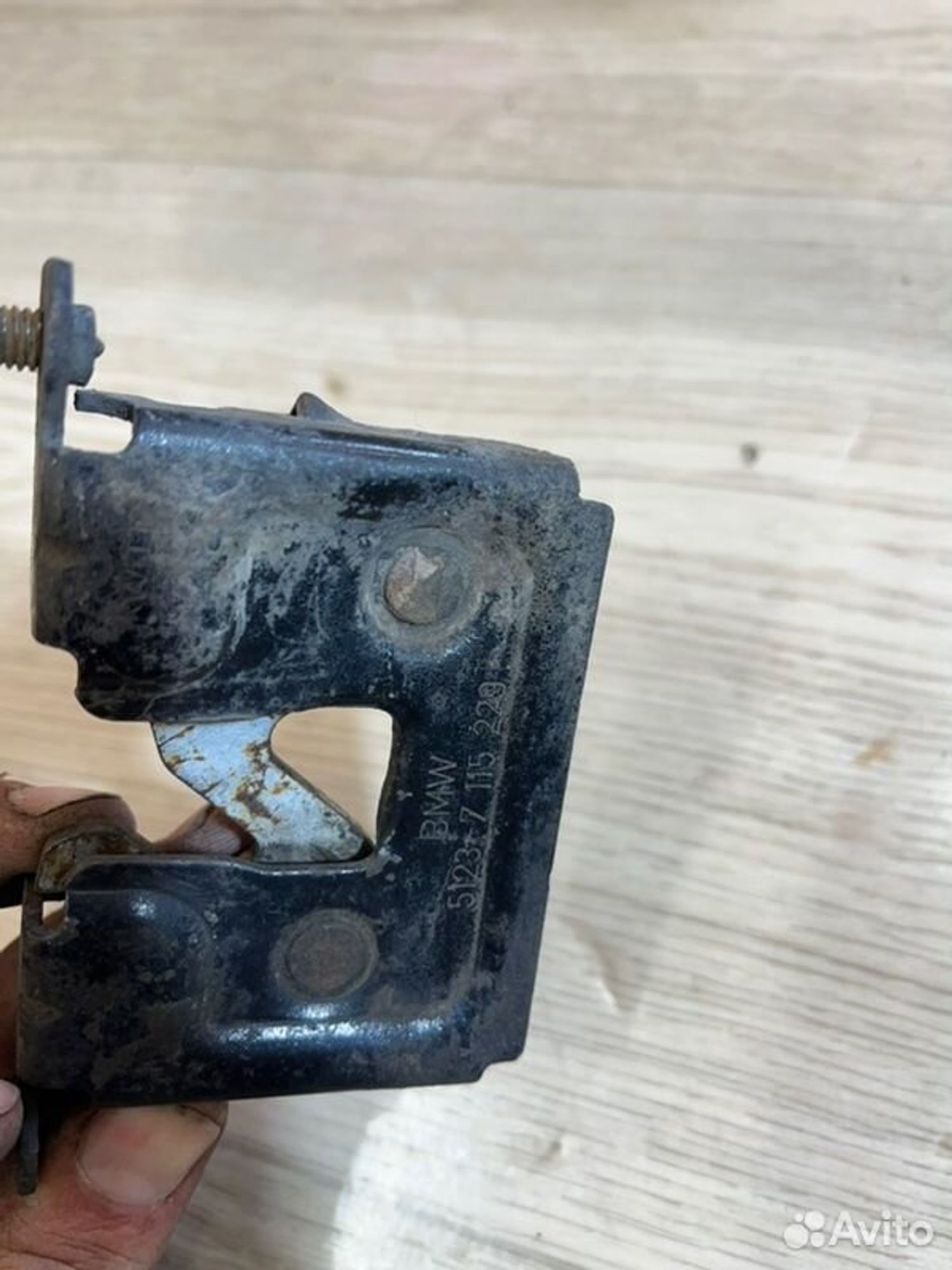 Замок капота Bmw 1 E87 M47D20 2006, 500 рублей, Семиозерка