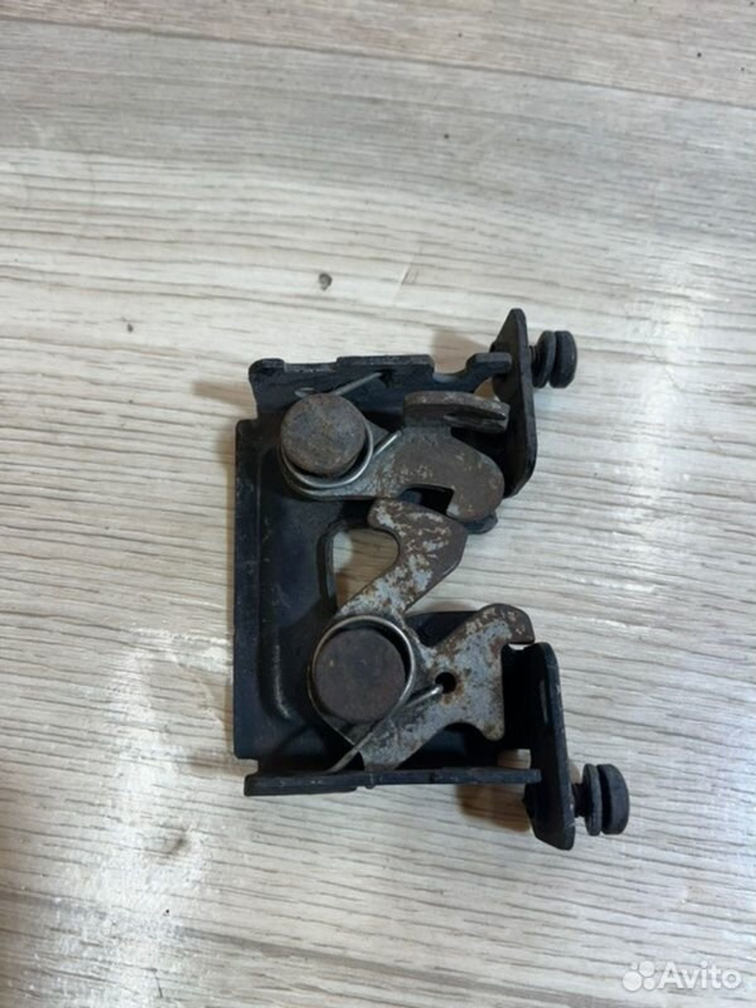 Замок капота Bmw 1 E87 M47D20 2006, 500 рублей, Семиозерка