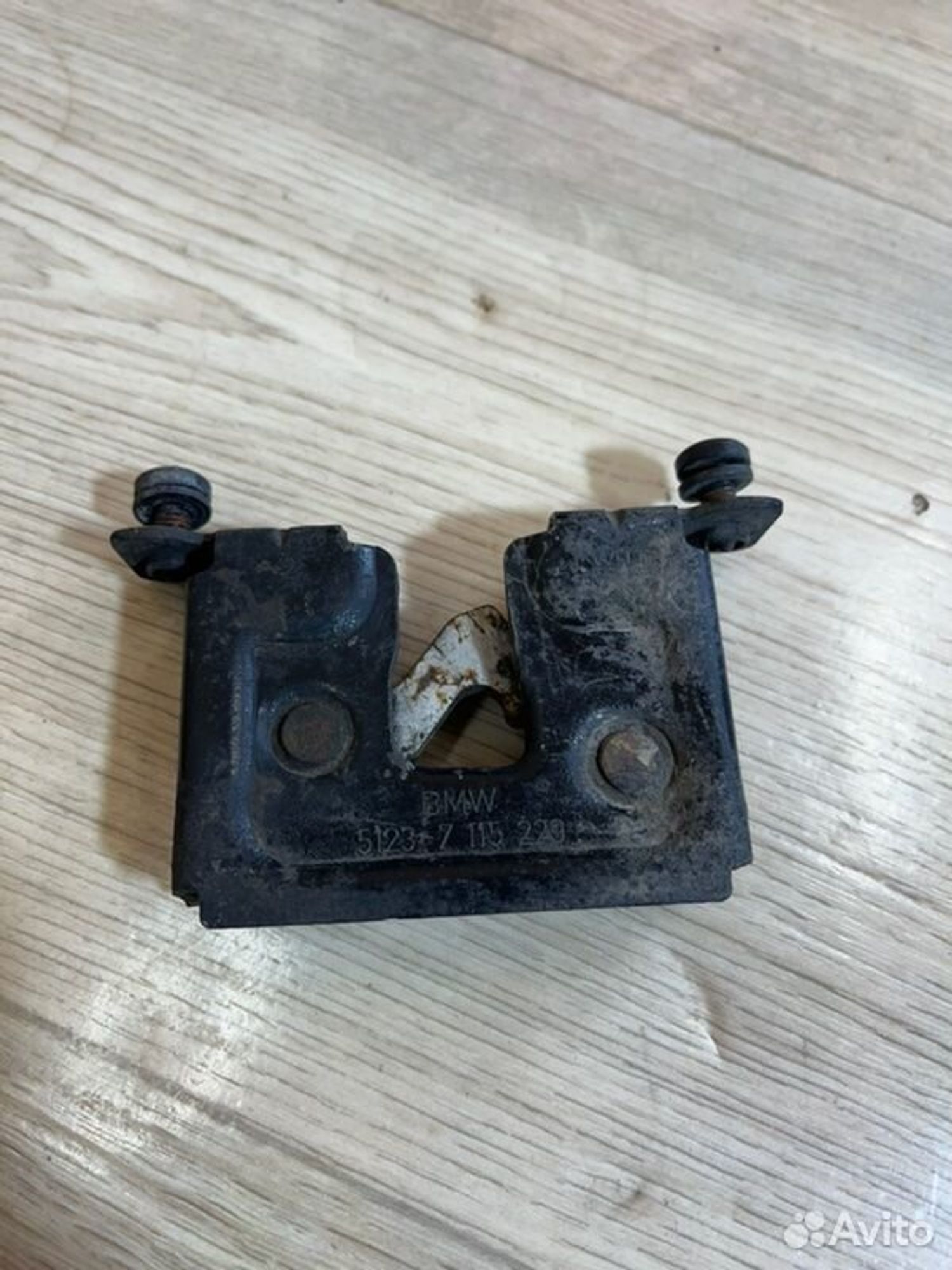 Замок капота Bmw 1 E87 M47D20 2006, 500 рублей, Семиозерка