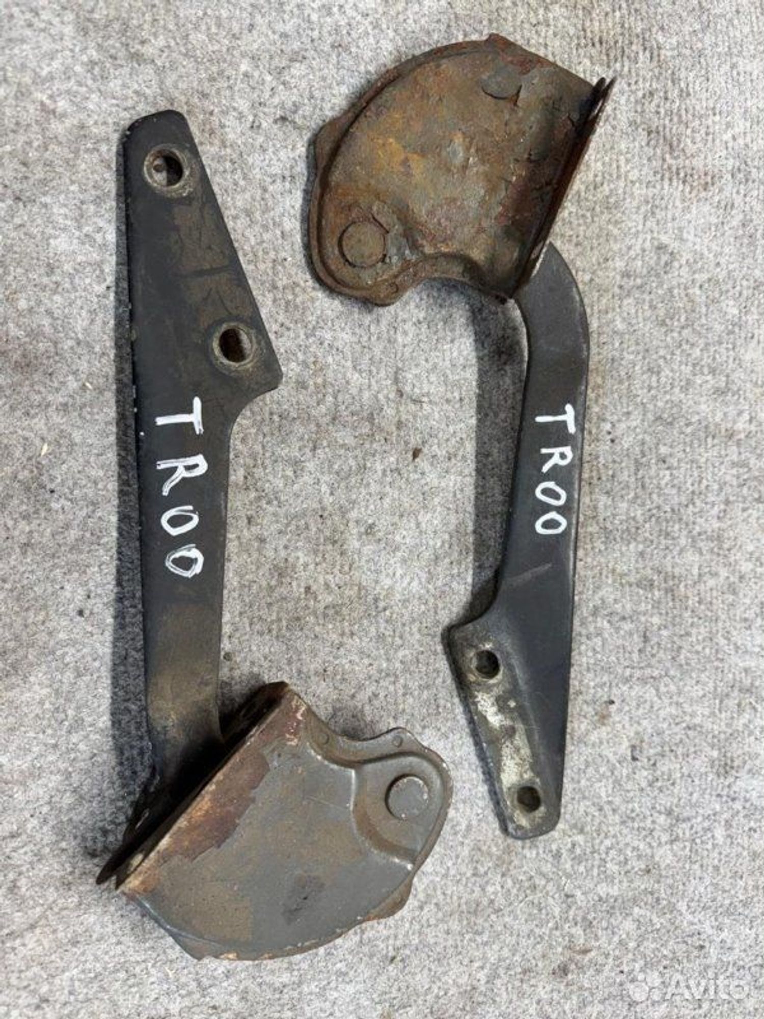 Петля капота Isuzu Trooper 4JB1 1991, 2000 рублей, Семиозерка