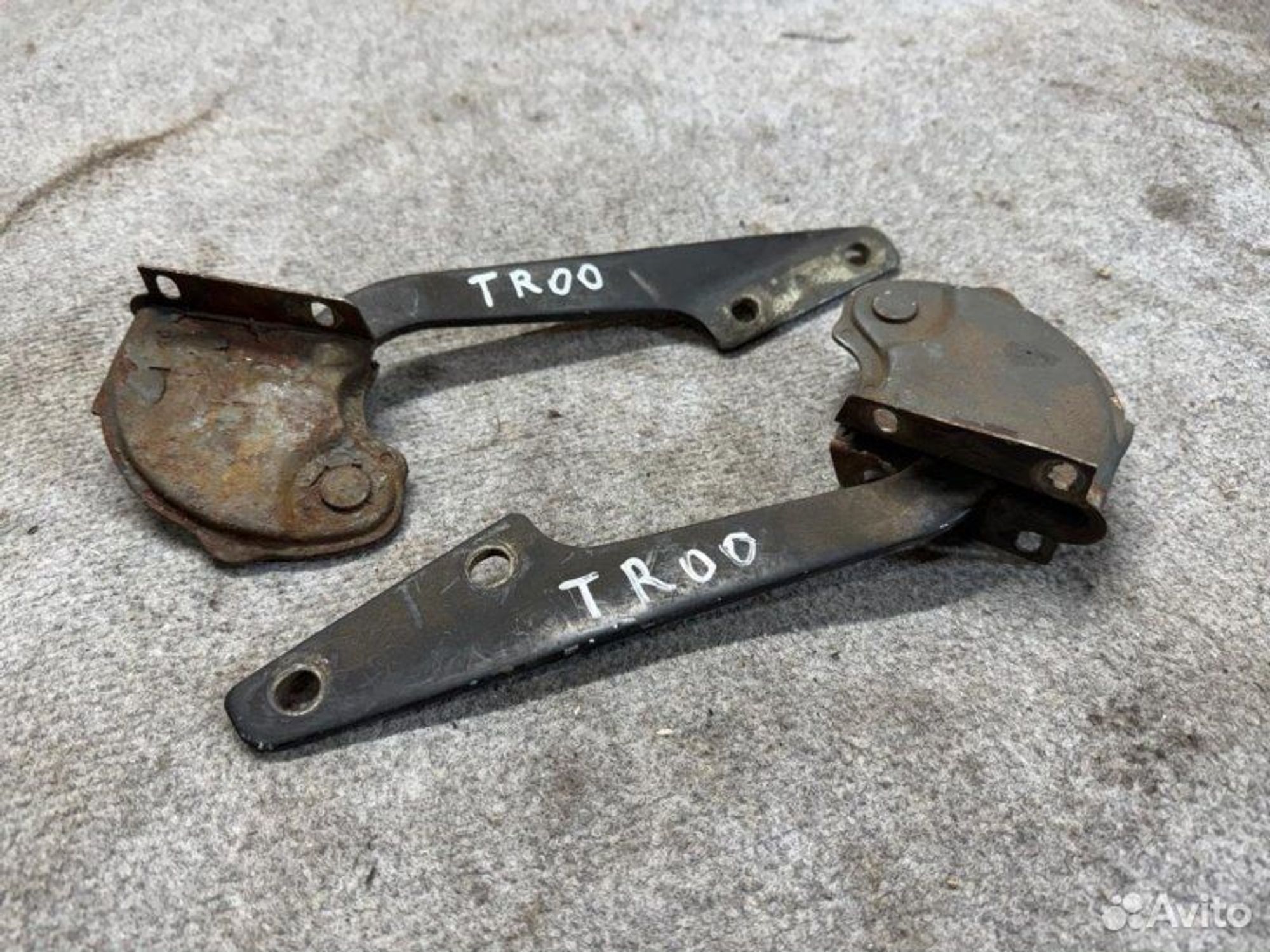 Петля капота Isuzu Trooper 4JB1 1991, 2000 рублей, Семиозерка