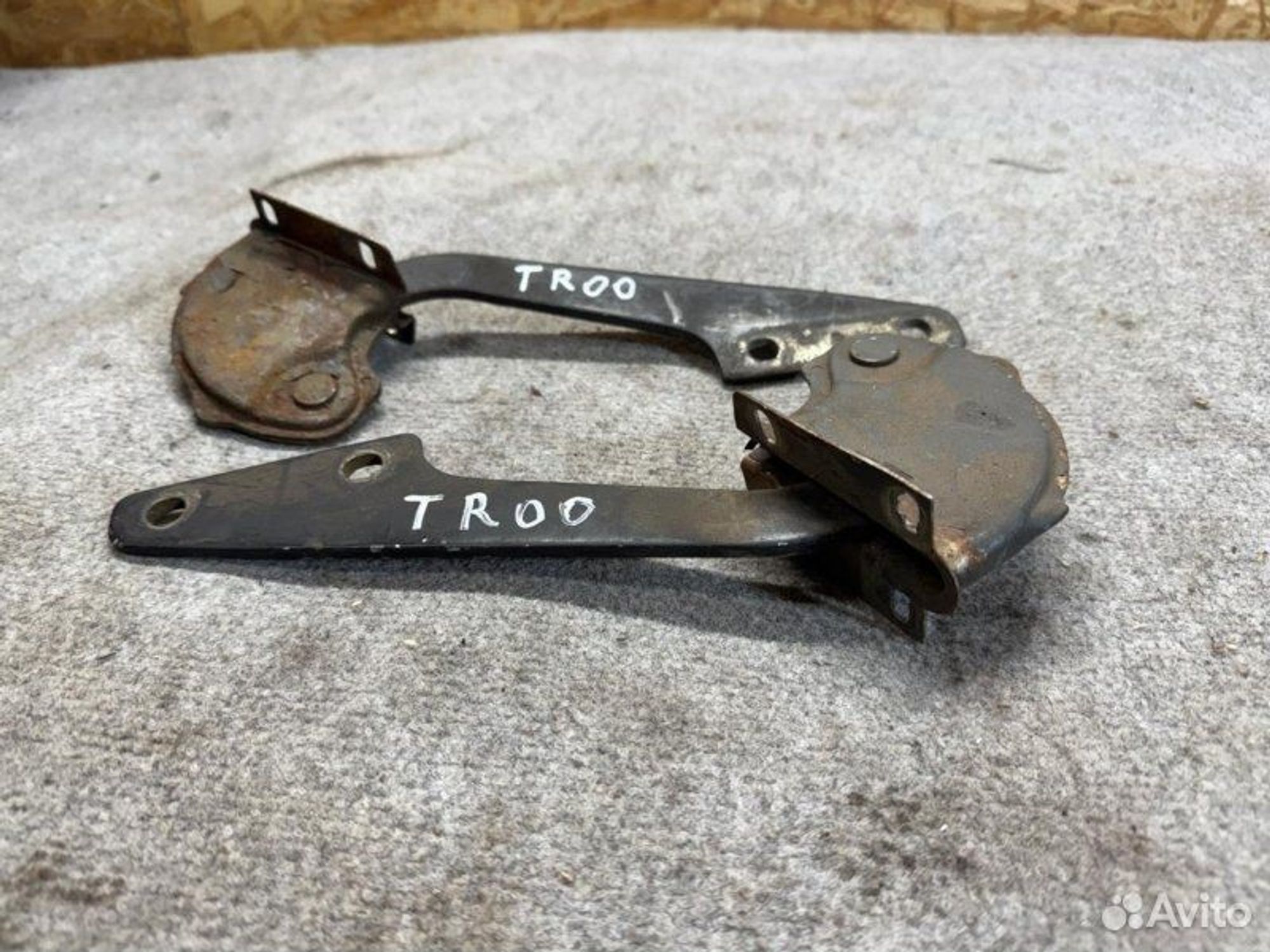 Петля капота Isuzu Trooper 4JB1 1991, 2000 рублей, Семиозерка