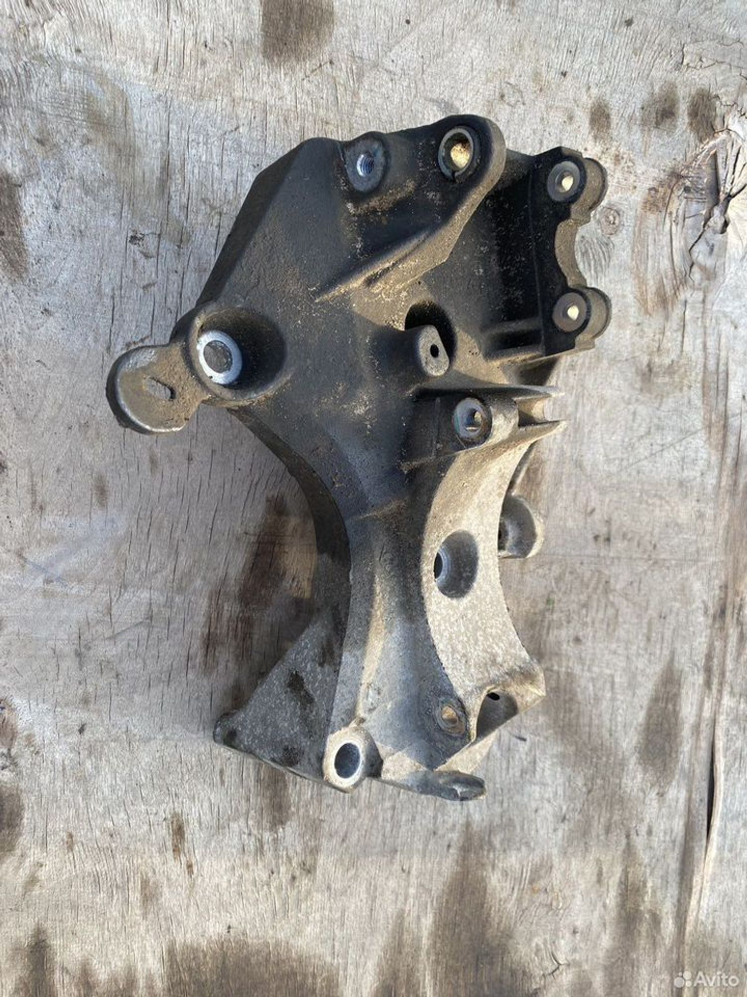 Кронштейн гура logan 1.6, 1000 рублей, Семиозерка