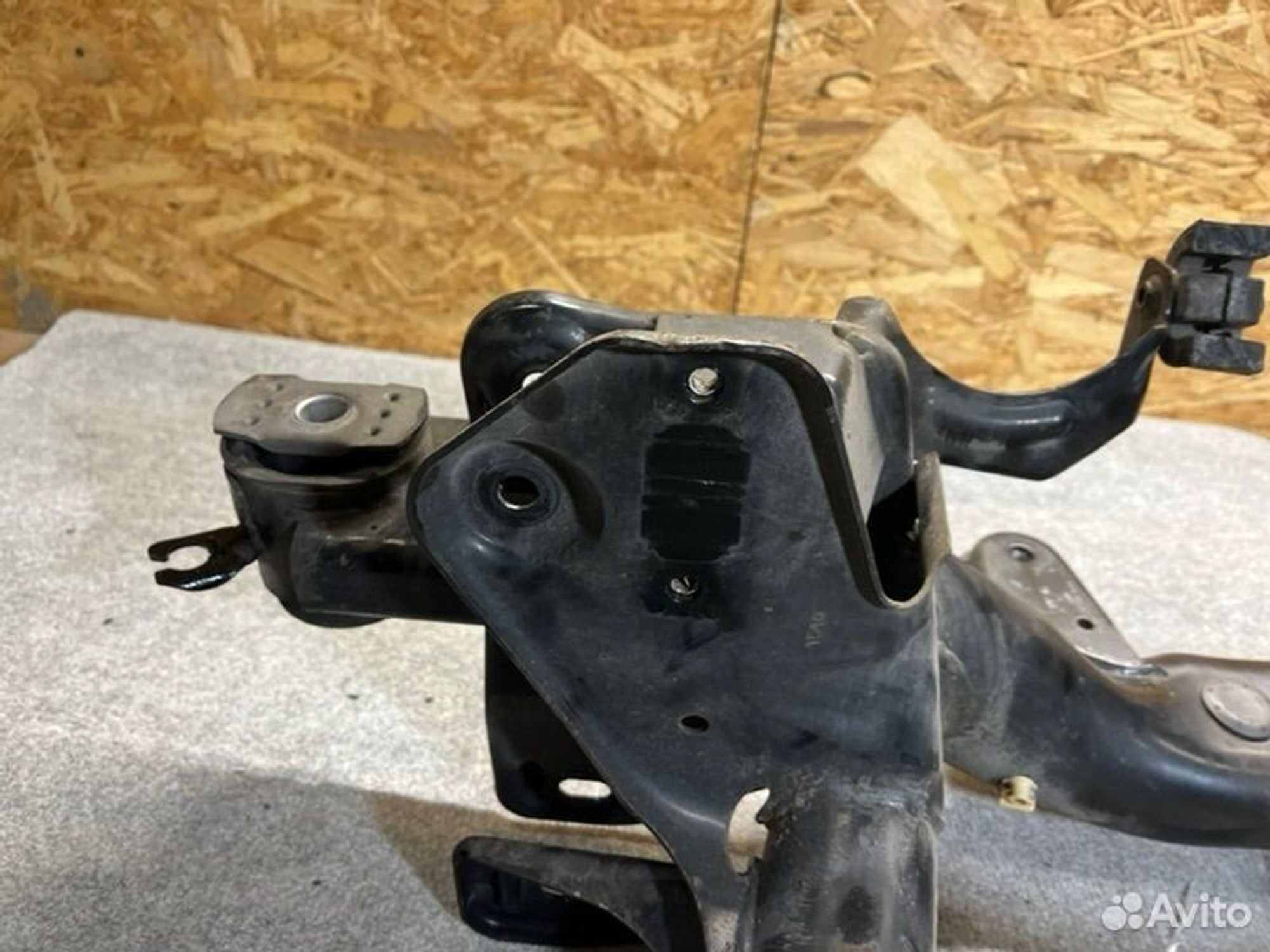 Подрамник задний Volkswagen Tiguan SUV NF CAW 2011, 6000 рублей, Семиозерка