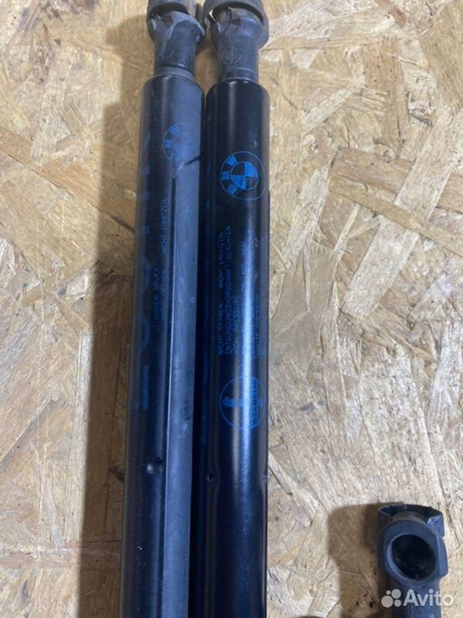 Упор капота Bmw X5 E53 M57D30 2003, 2000 рублей, Семиозерка