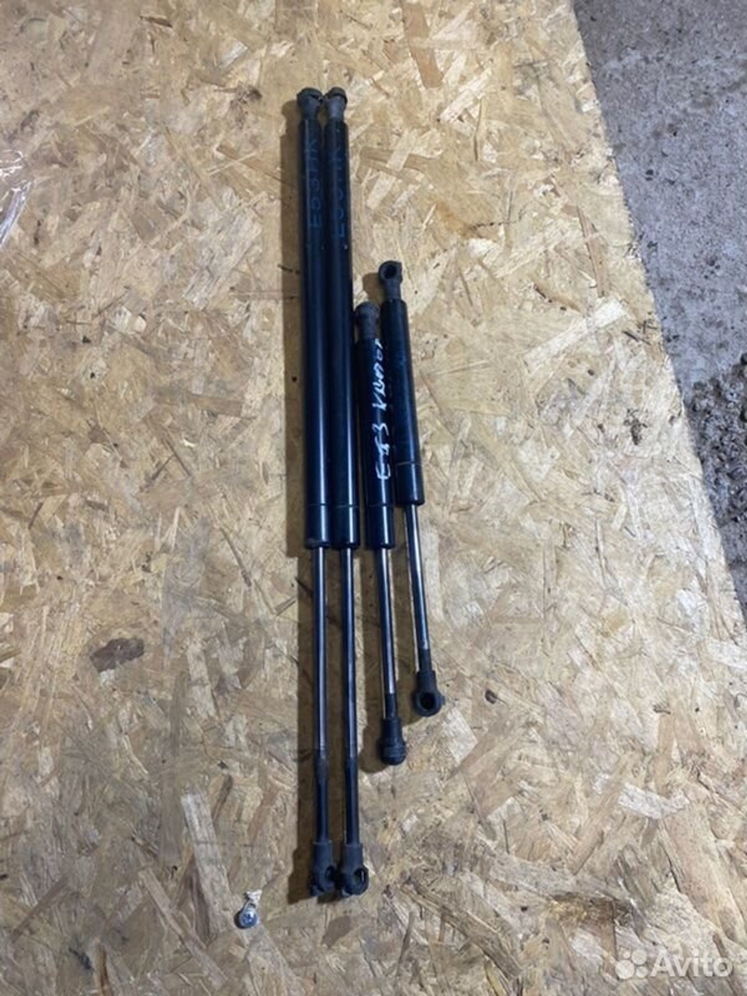 Упор капота Bmw X5 E53 M57D30 2003, 2000 рублей, Семиозерка