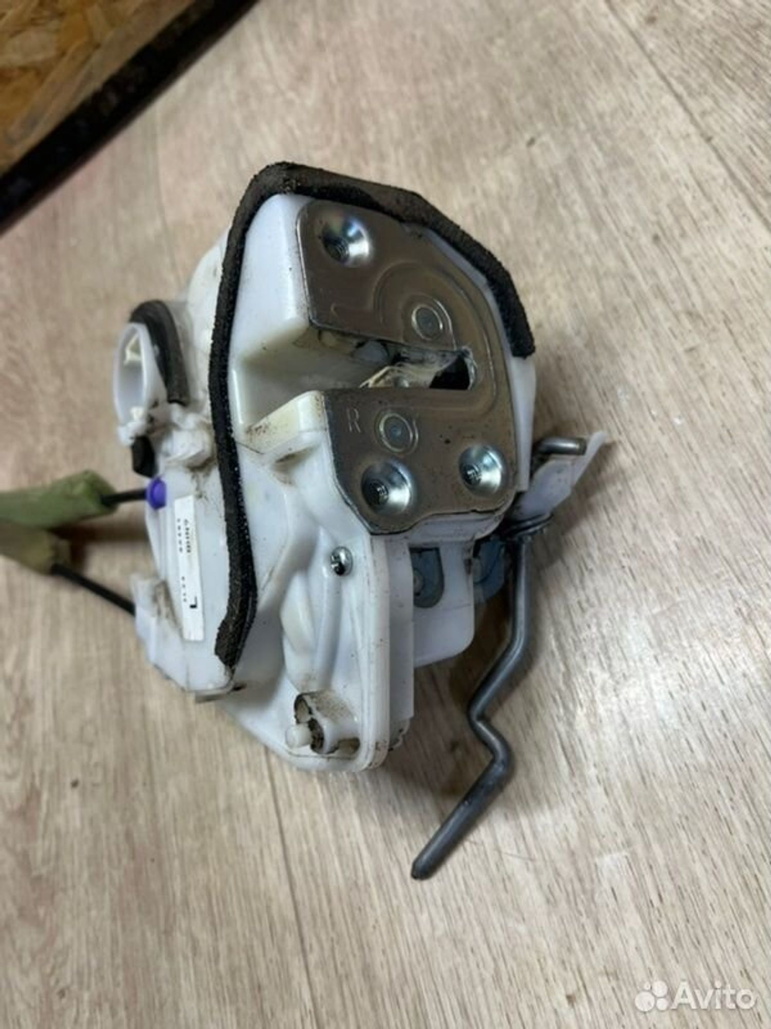 Замок боковой двери задний правый Mazda 3 BM Z6, 2000 рублей, Семиозерка
