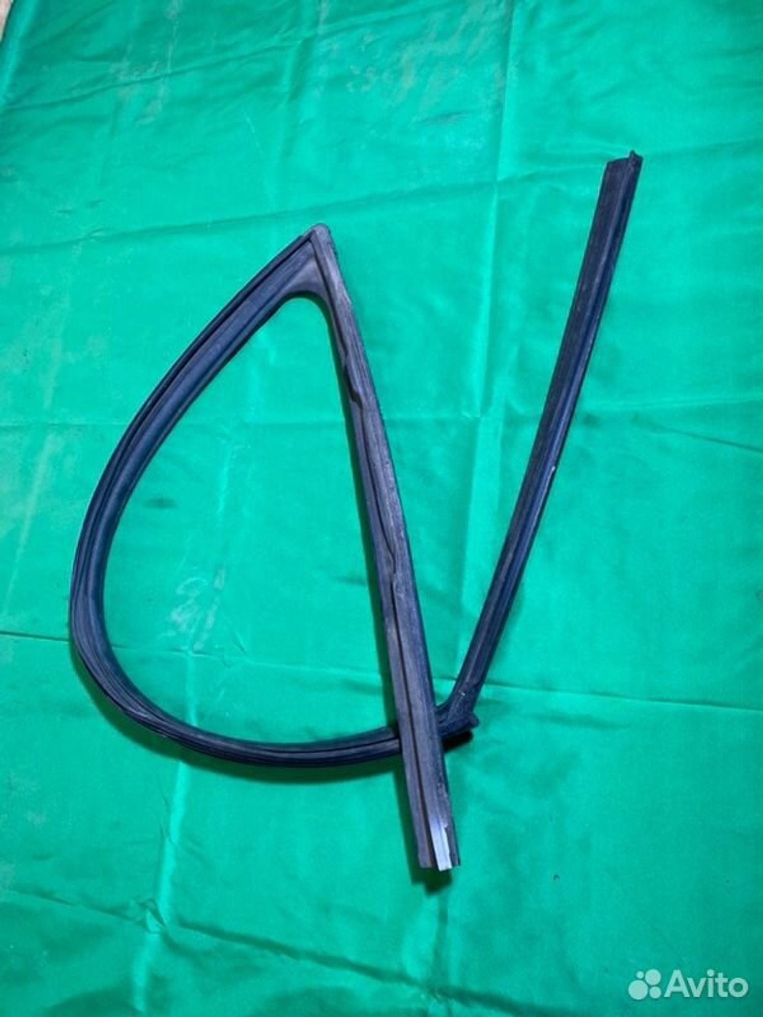 Уплотнитель стекла двери передний левый Mazda 3 BM, 1000 рублей, Семиозерка