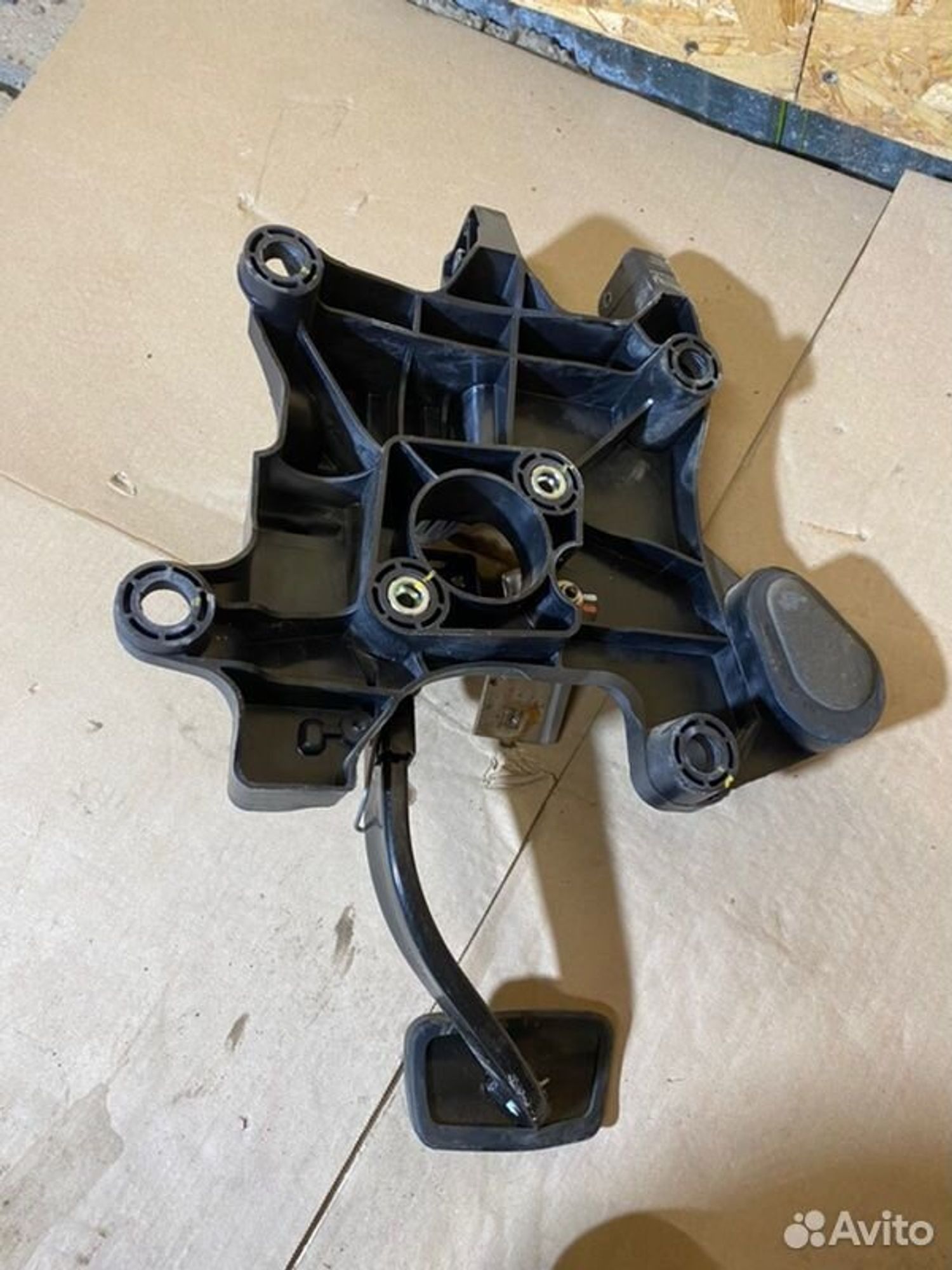 Педаль тормоза Chevrolet Aveo T300 F16D4 2012, 1200 рублей, Семиозерка