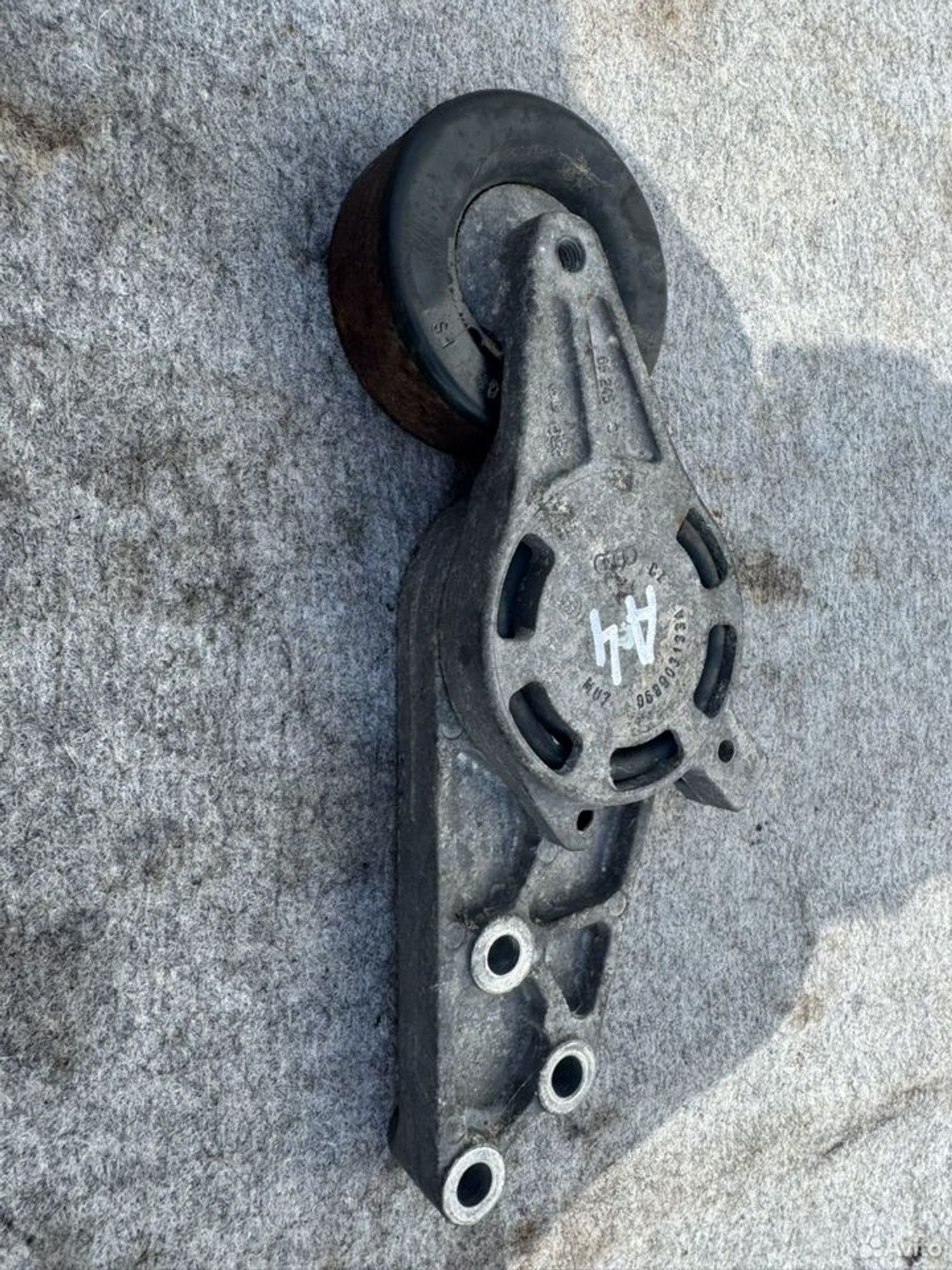 Натяжитель обводного ремня Audi a4 b7, 1200 рублей, Семиозерка