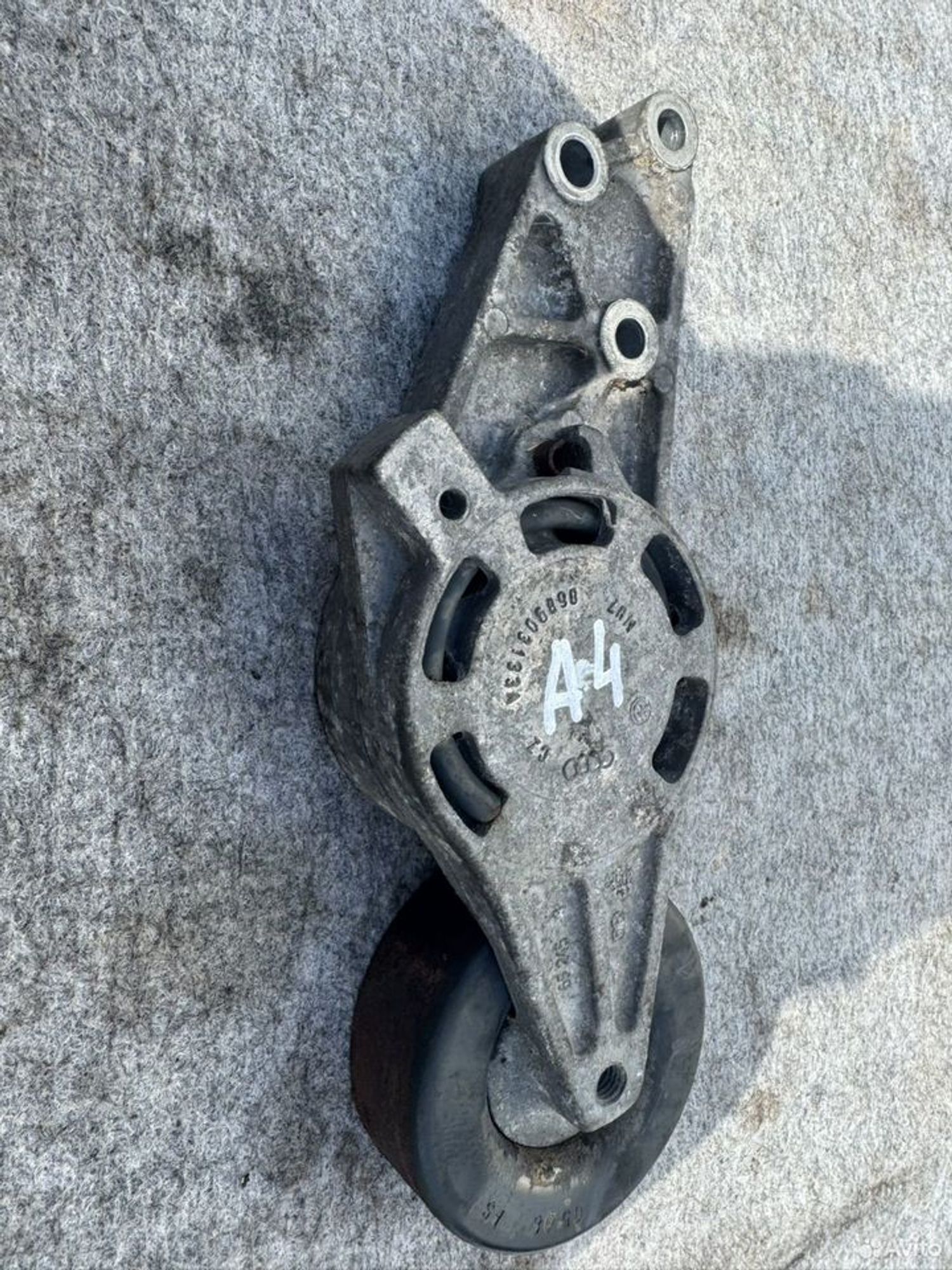 Натяжитель обводного ремня Audi a4 b7, 1200 рублей, Семиозерка