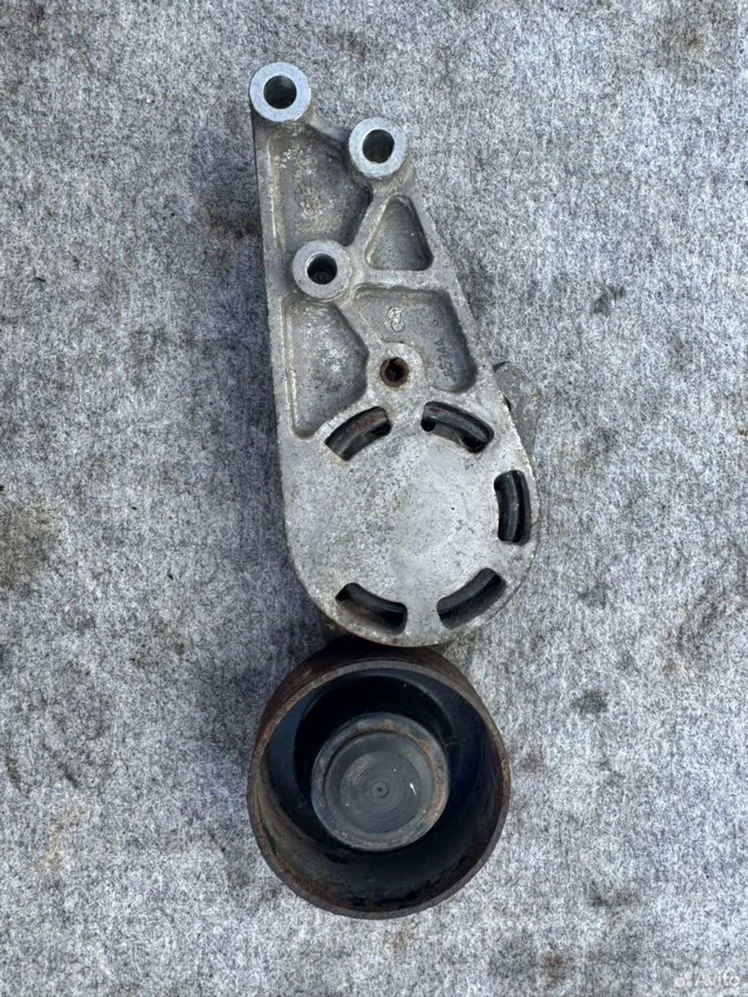 Натяжитель обводного ремня Audi a4 b7, 1200 рублей, Семиозерка