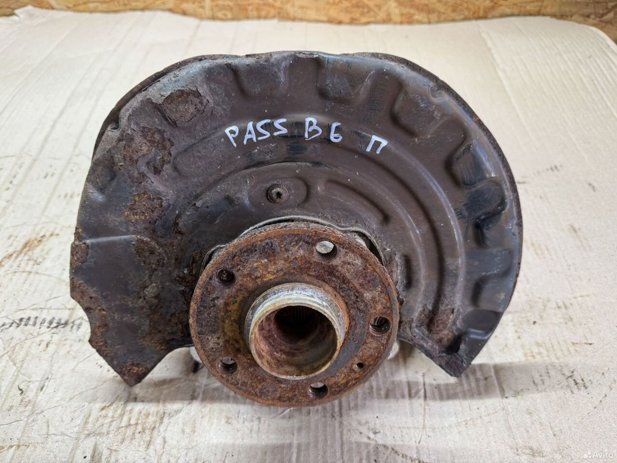 Кулак поворотный правый Passat b6, 3000 рублей, Семиозерка