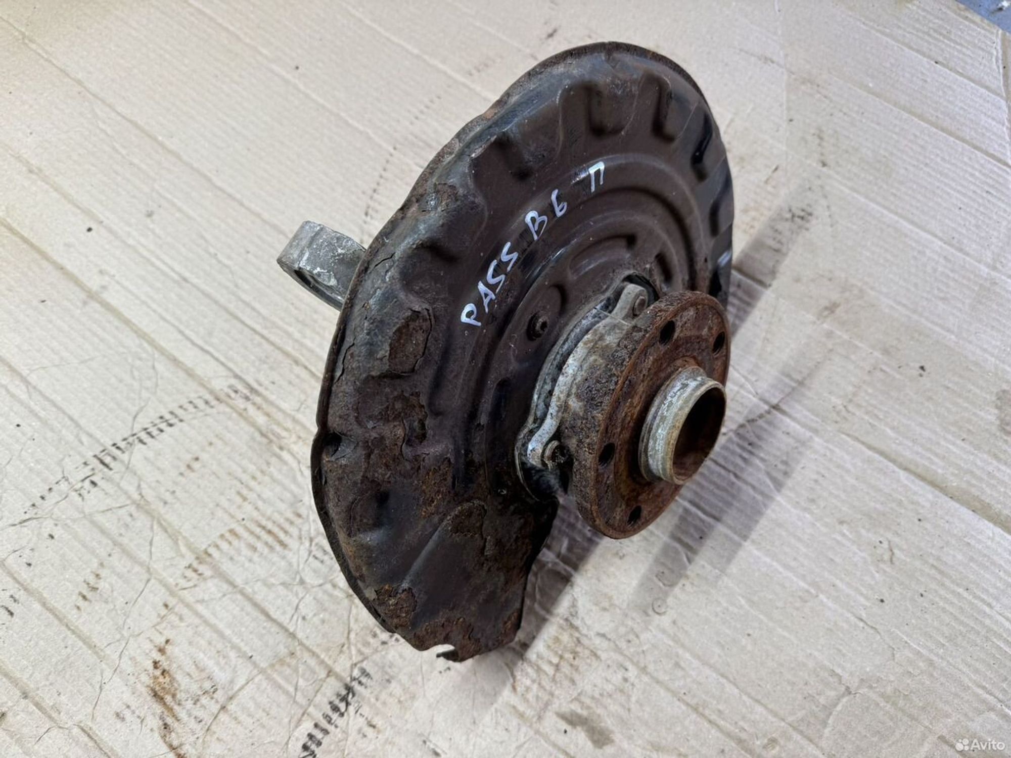Кулак поворотный правый Passat b6, 3000 рублей, Семиозерка
