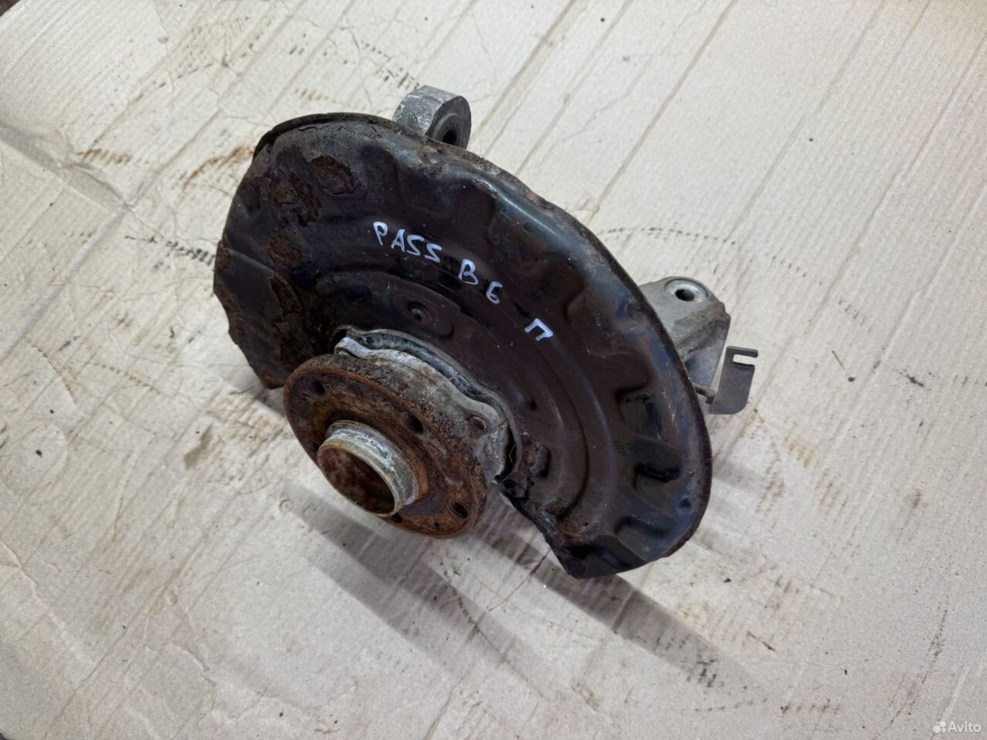 Кулак поворотный правый Passat b6, 3000 рублей, Семиозерка