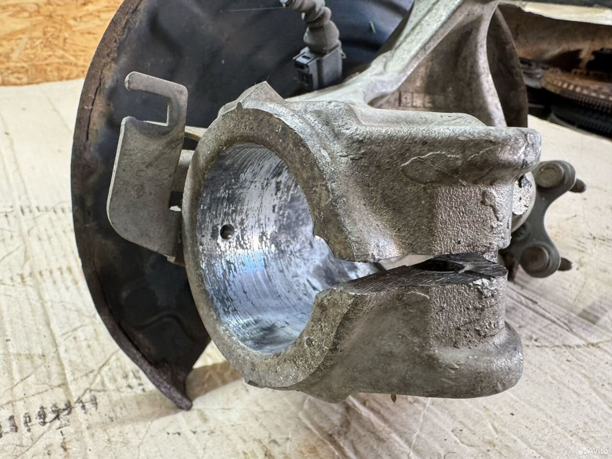 Кулак поворотный правый Passat b6, 3000 рублей, Семиозерка