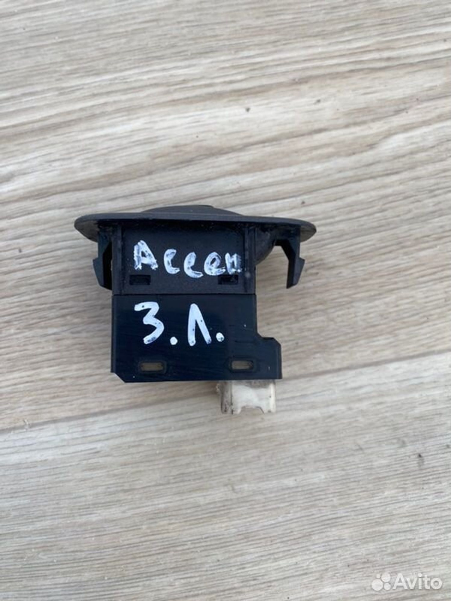 Кнопка стеклоподъемника задняя левая Hyundai, 1000 рублей, Семиозерка