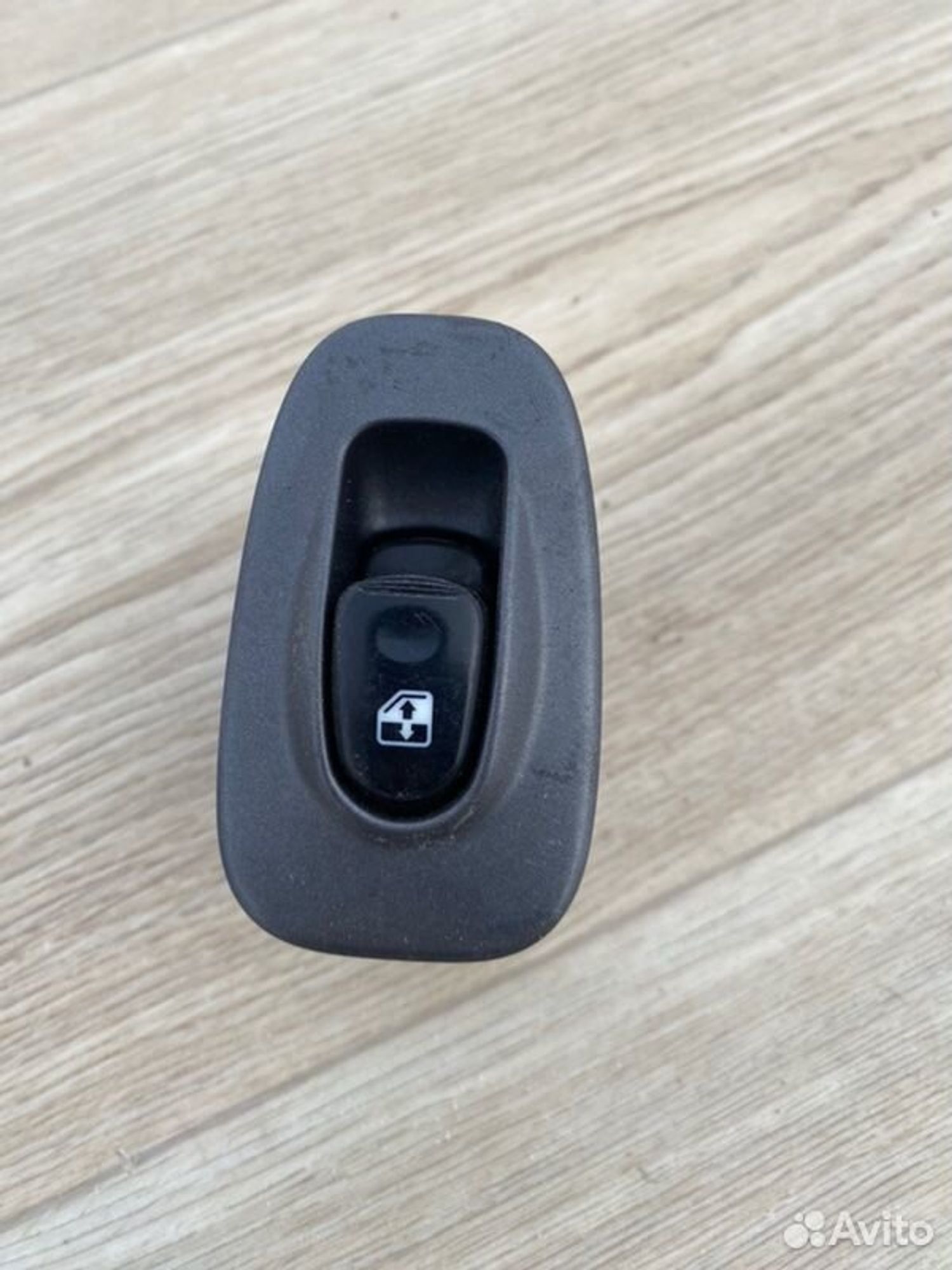 Кнопка стеклоподъемника задняя левая Hyundai, 1000 рублей, Семиозерка