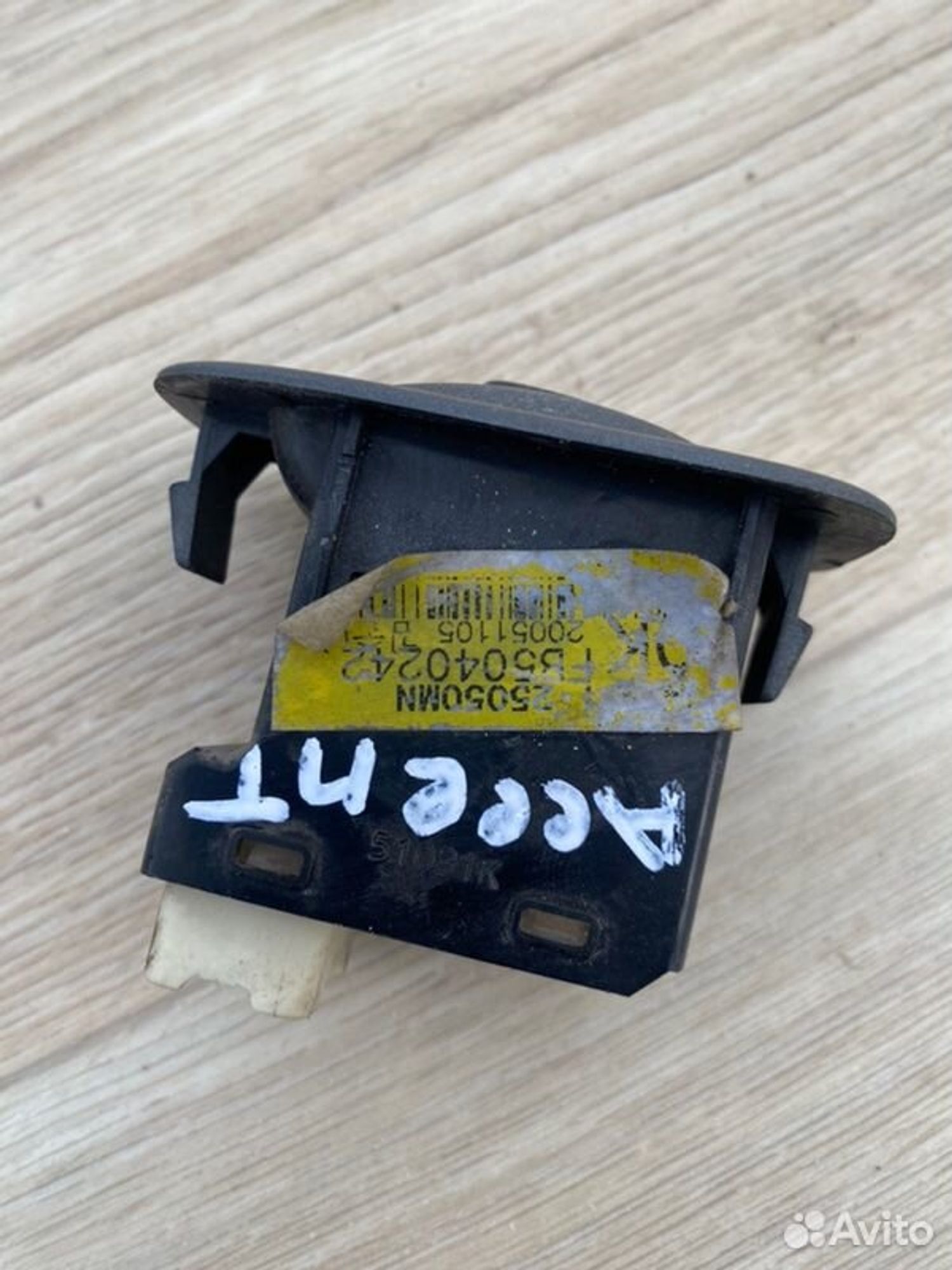 Кнопка стеклоподъемника задняя левая Hyundai, 1000 рублей, Семиозерка