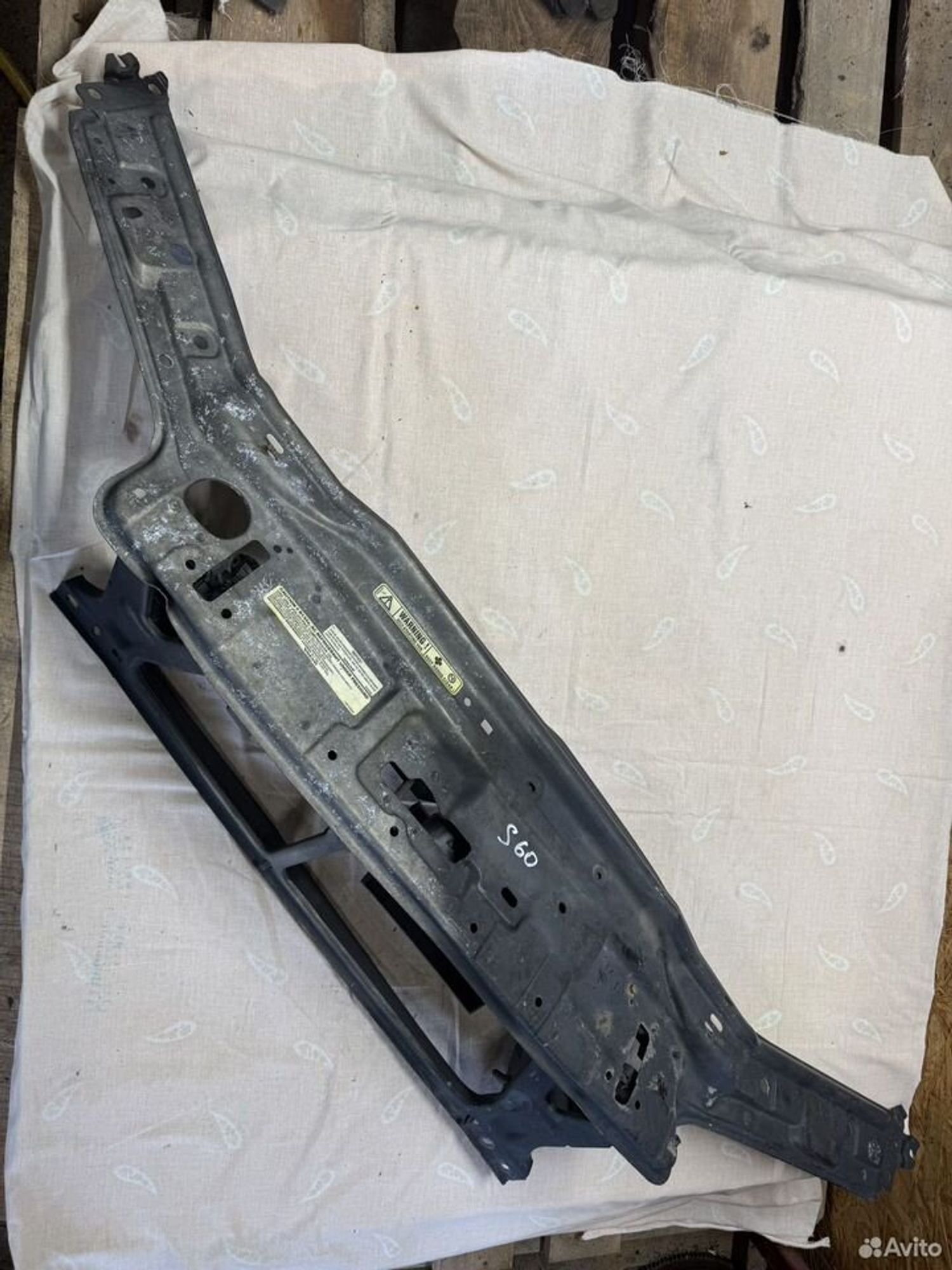 Планка телевизора Volvo s60 xc 70, 5000 рублей, Семиозерка