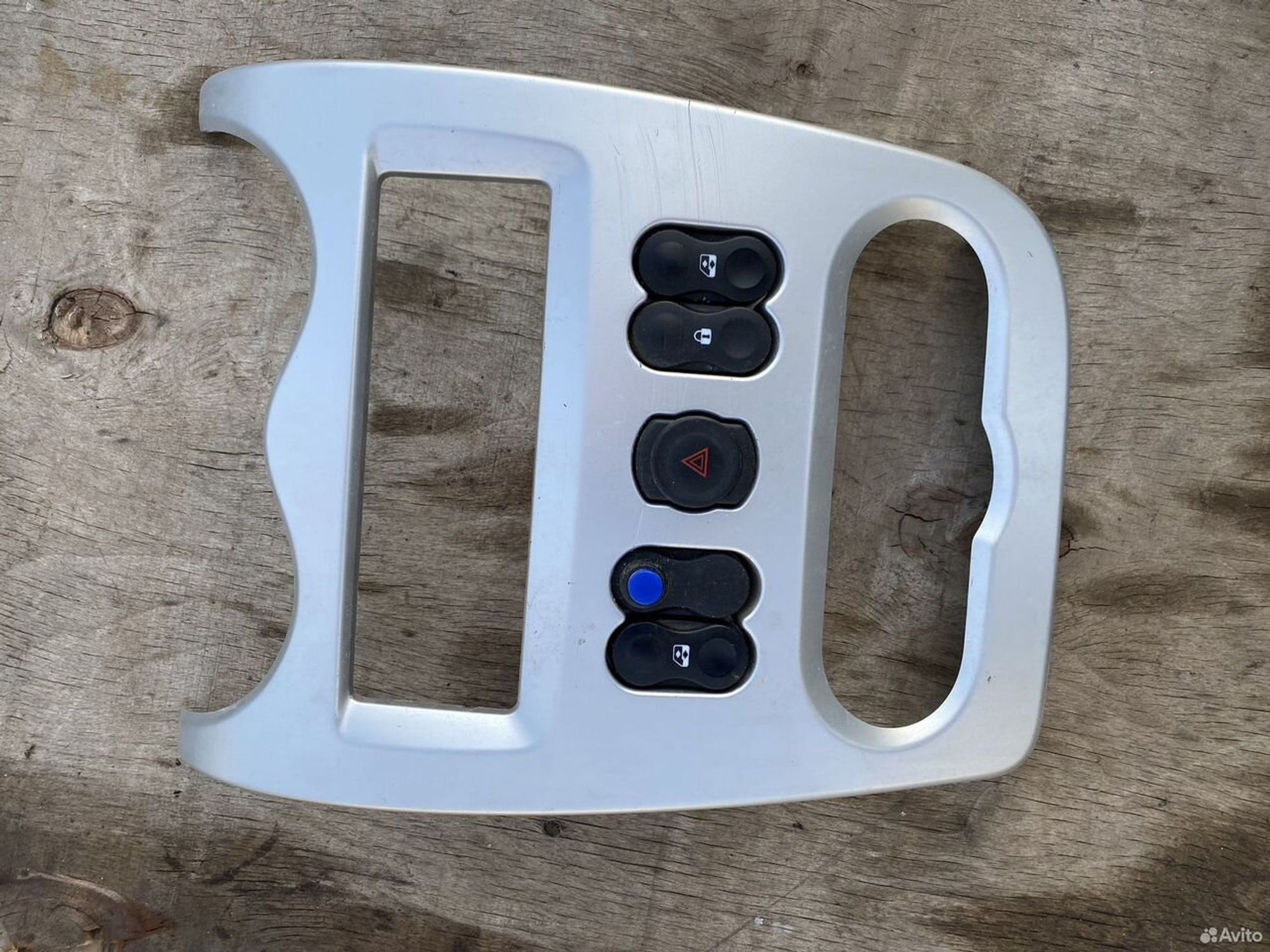 Центральная консоль logan, 1500 рублей, Семиозерка