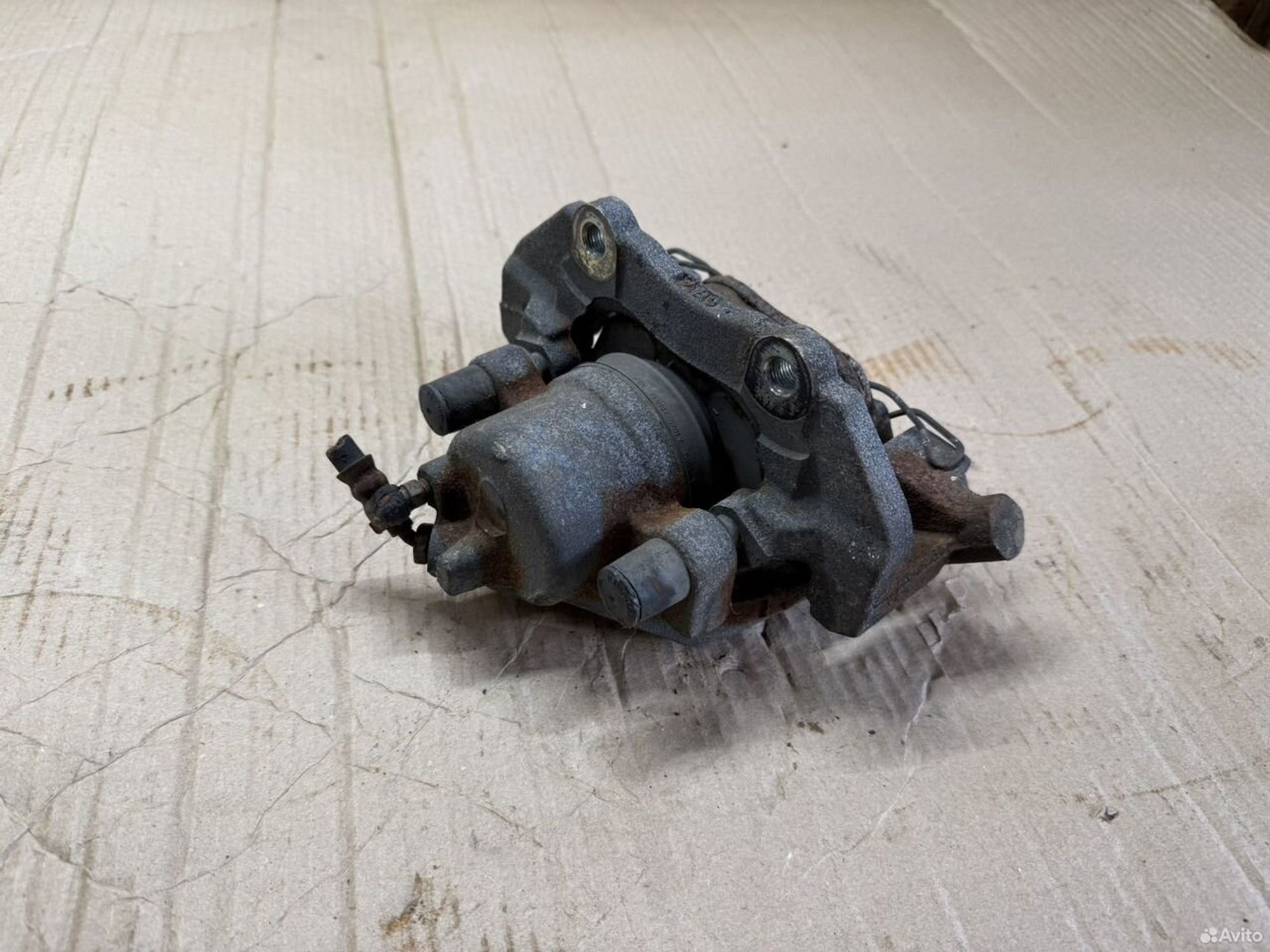 Суппорт тормозной передний левый Mazda 3 bk, 1700 рублей, Семиозерка