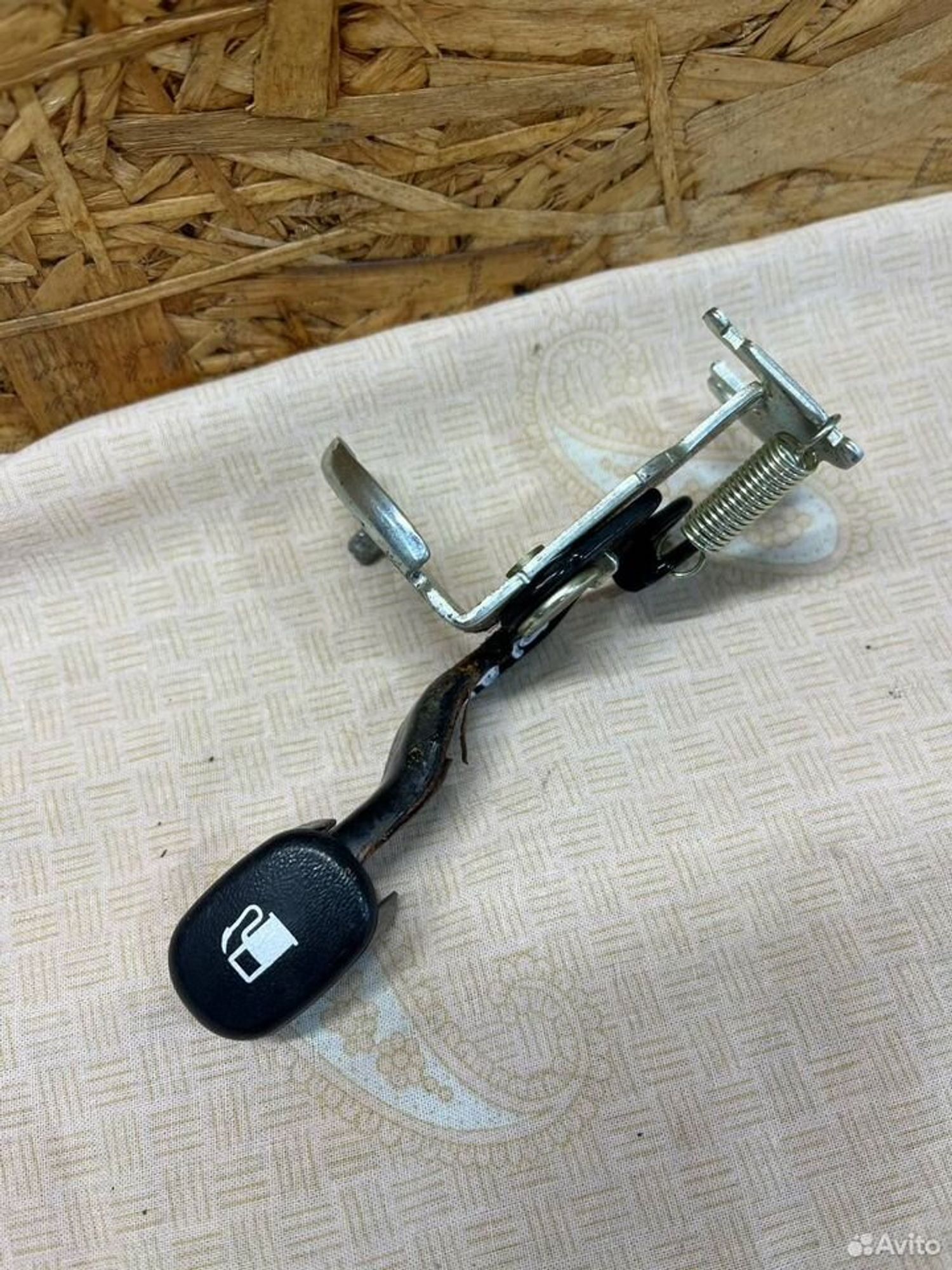 Ручка открытия бензобака Hyundai Solaris 1, 1000 рублей, Семиозерка