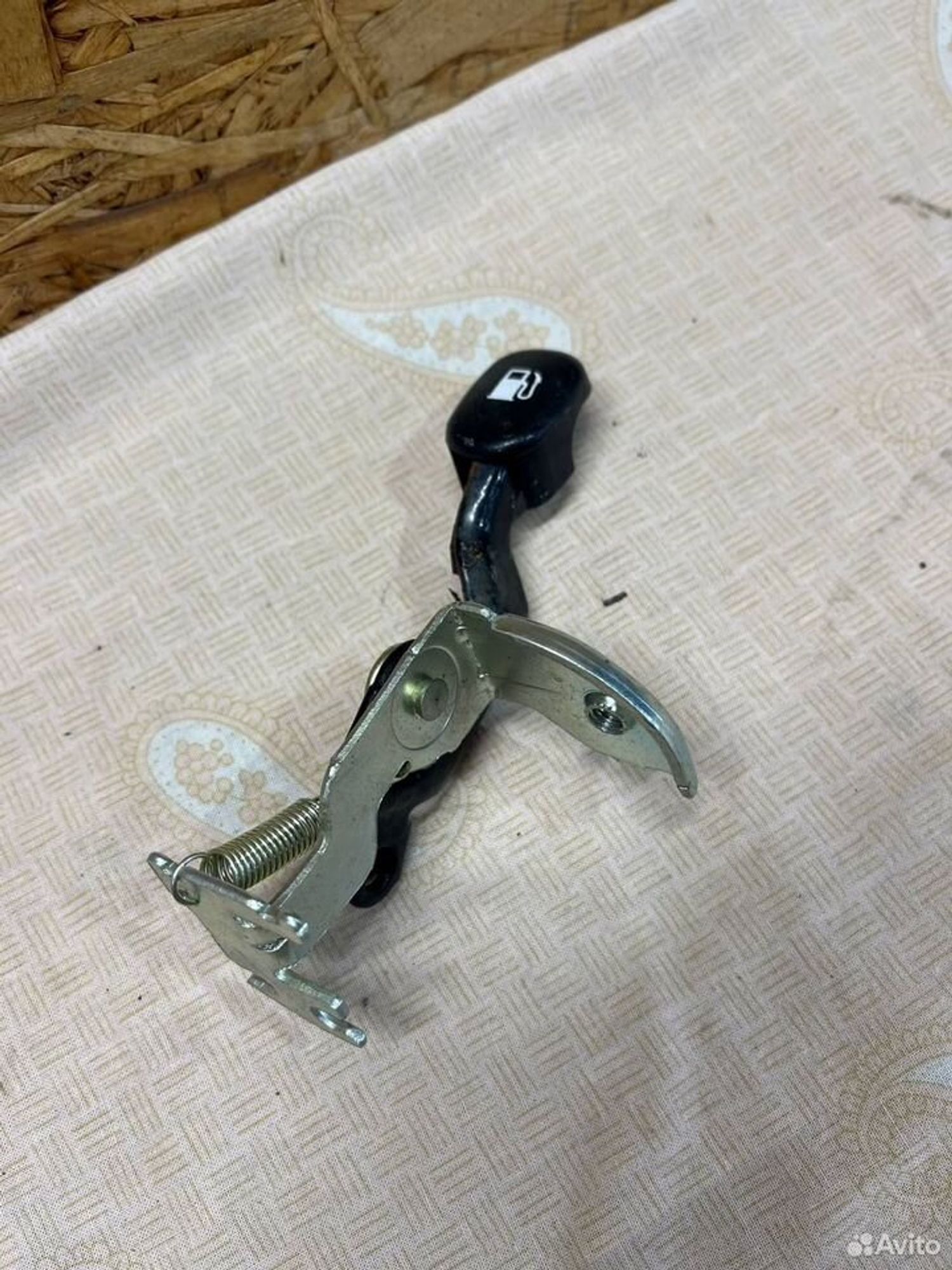 Ручка открытия бензобака Hyundai Solaris 1, 1000 рублей, Семиозерка