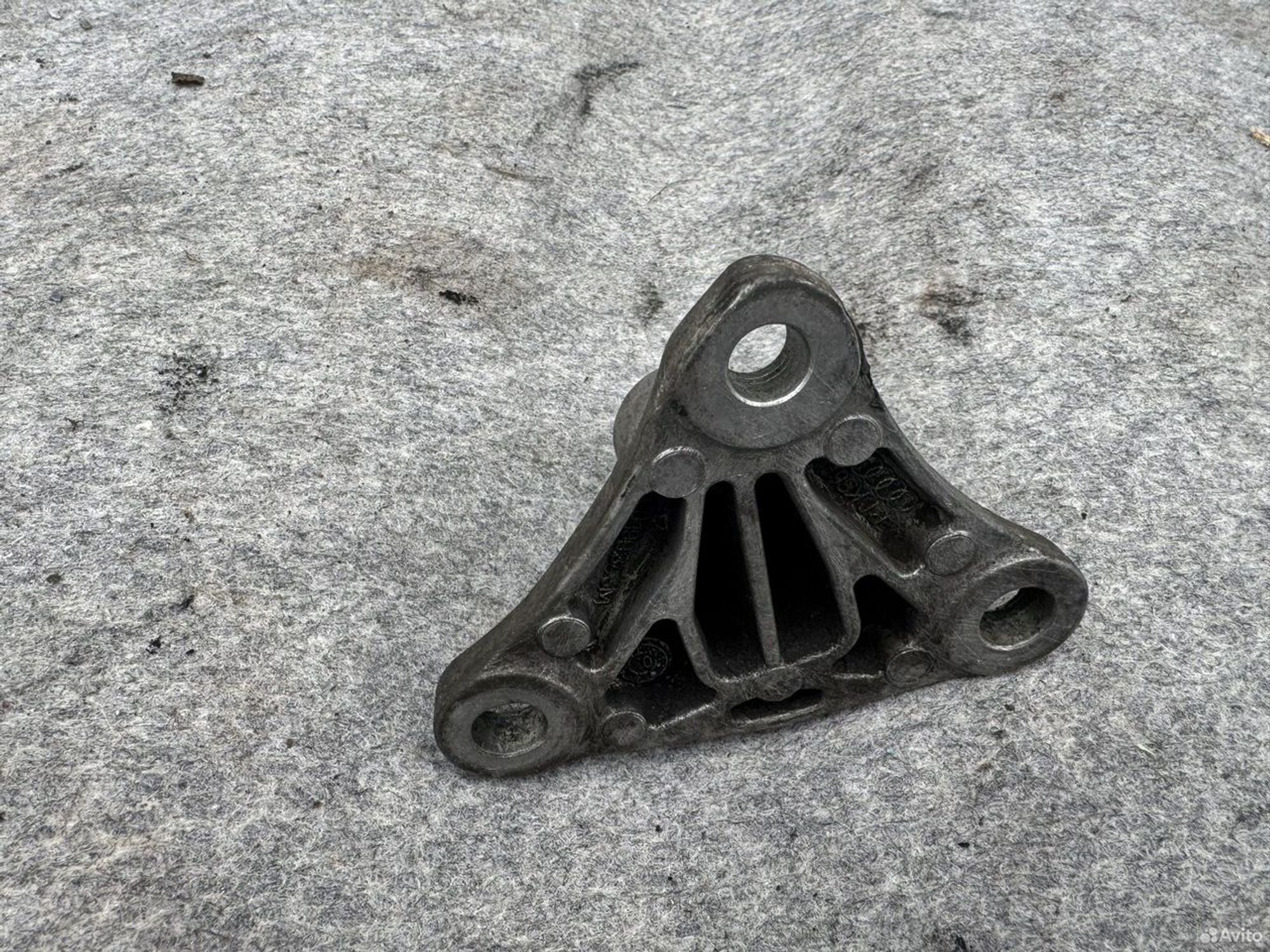 Кронштейн опоры двигателя Audi A4 S4, 1200 рублей, Семиозерка