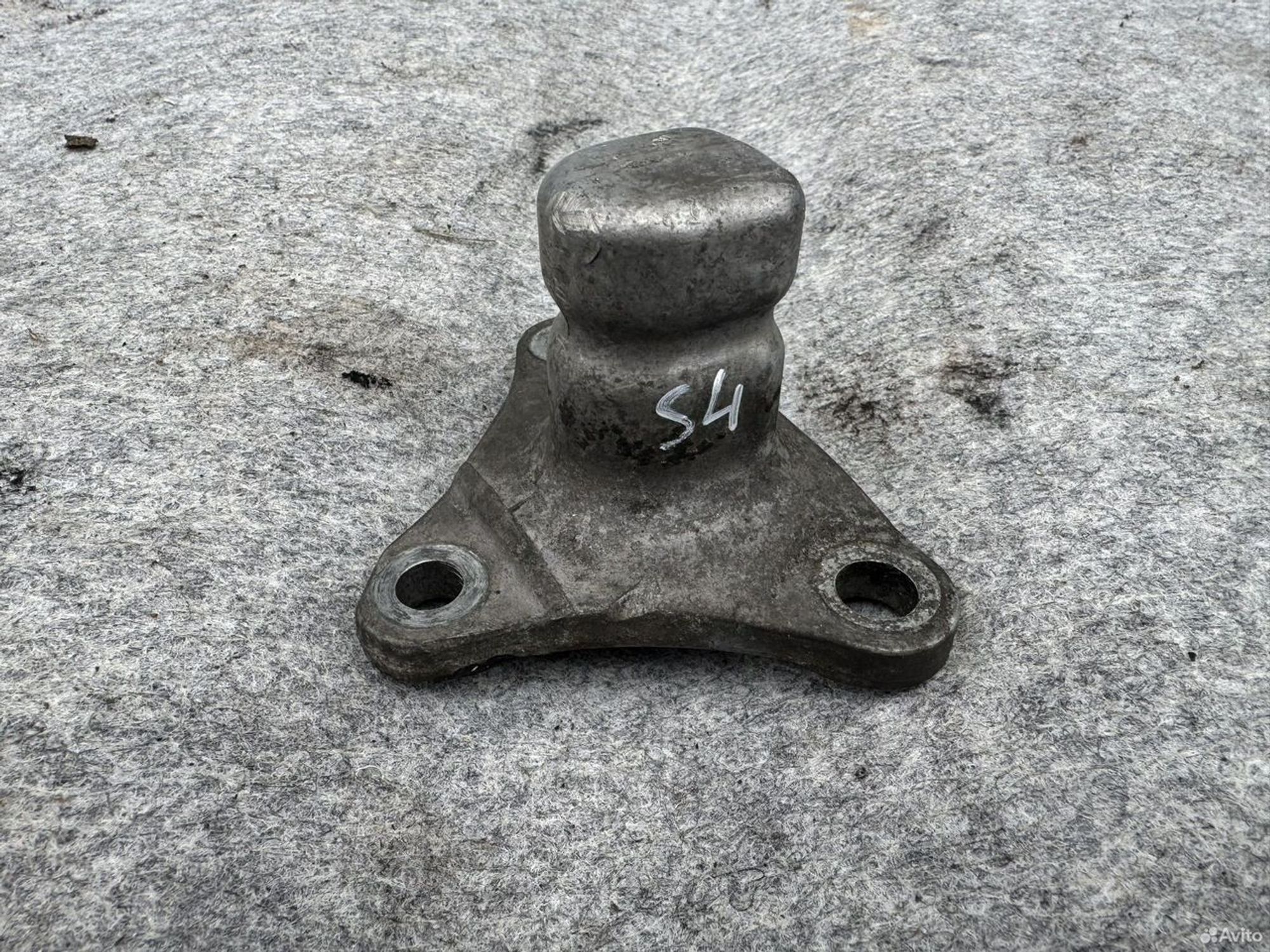 Кронштейн опоры двигателя Audi A4 S4, 1200 рублей, Семиозерка