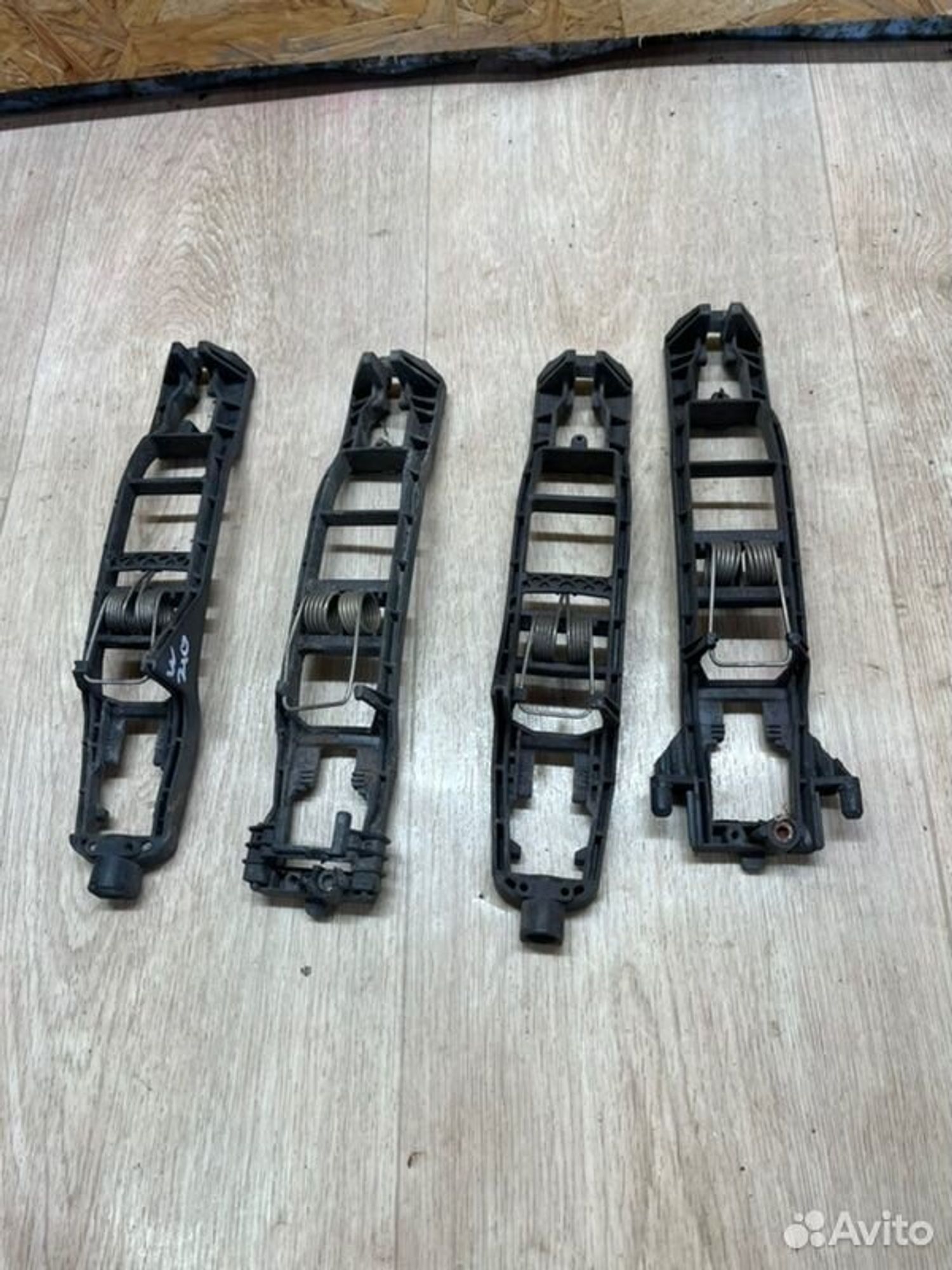 Кронштейн ручки двери Mercedes E240 W210 M112911, 1000 рублей, Семиозерка