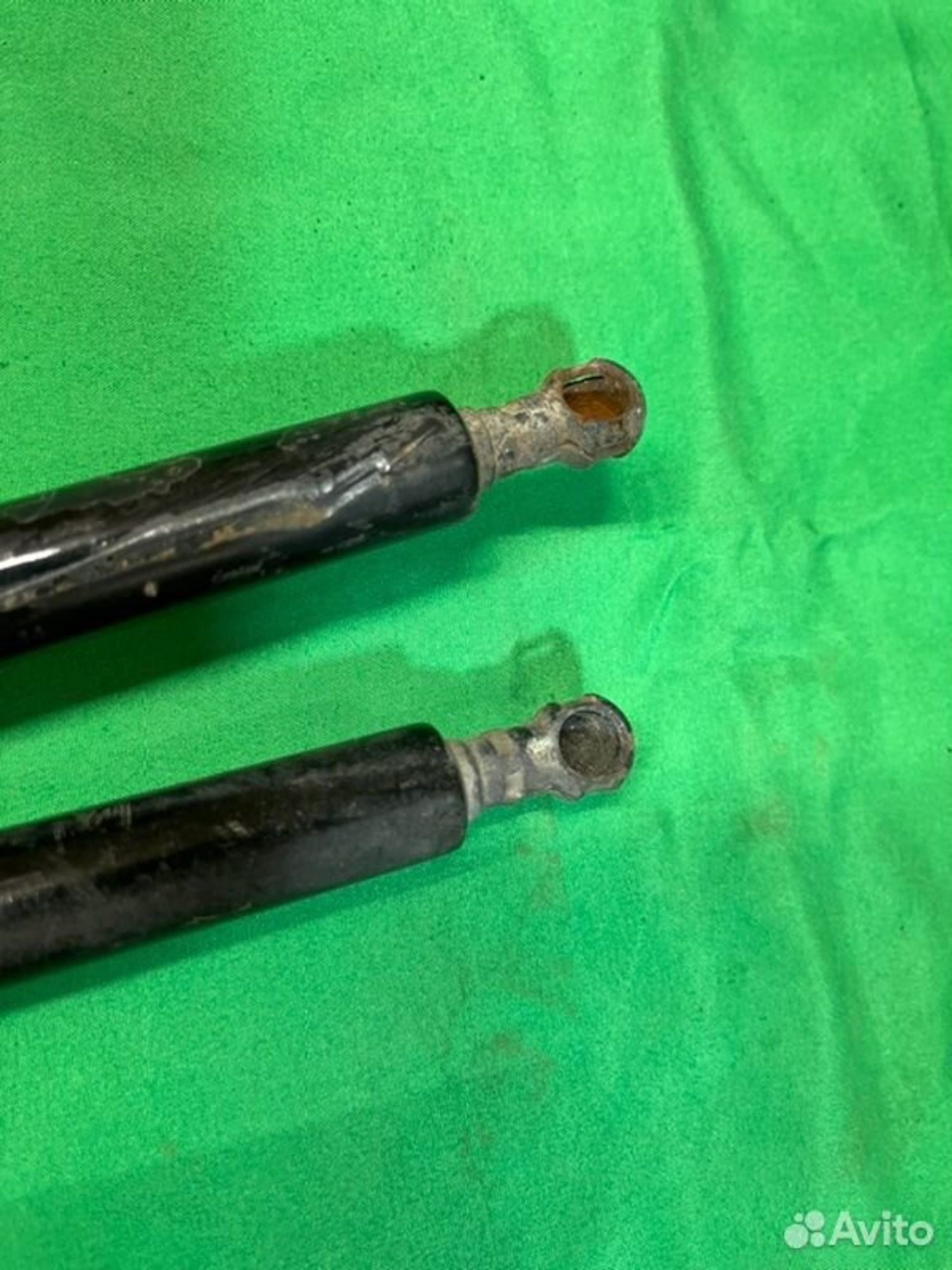 Упор капота Mercedes E240 W210 M112911 1998, 1600 рублей, Семиозерка