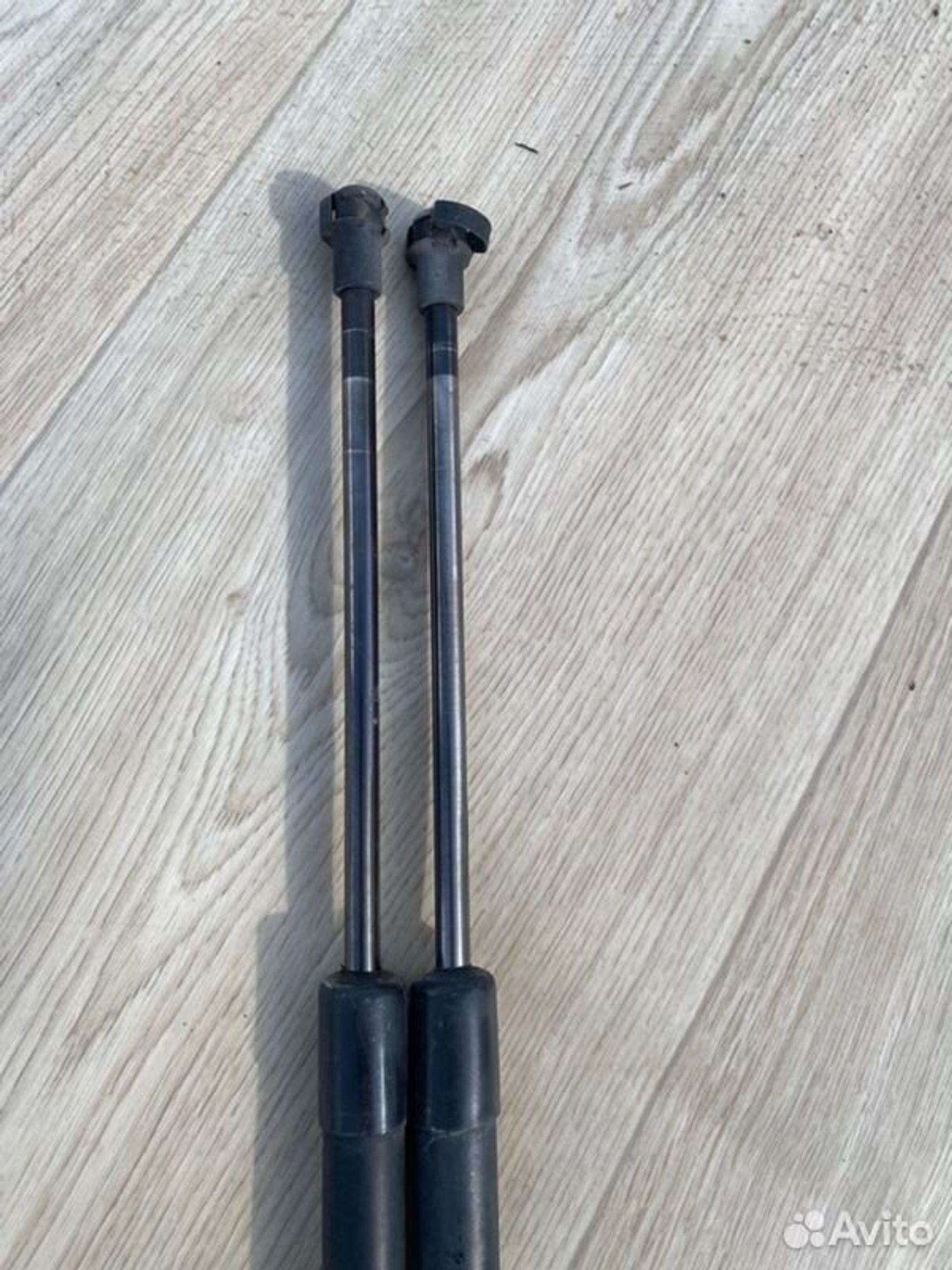 Упор крышки багажника Bmw 1 E87 M47D20 2006, 1500 рублей, Семиозерка