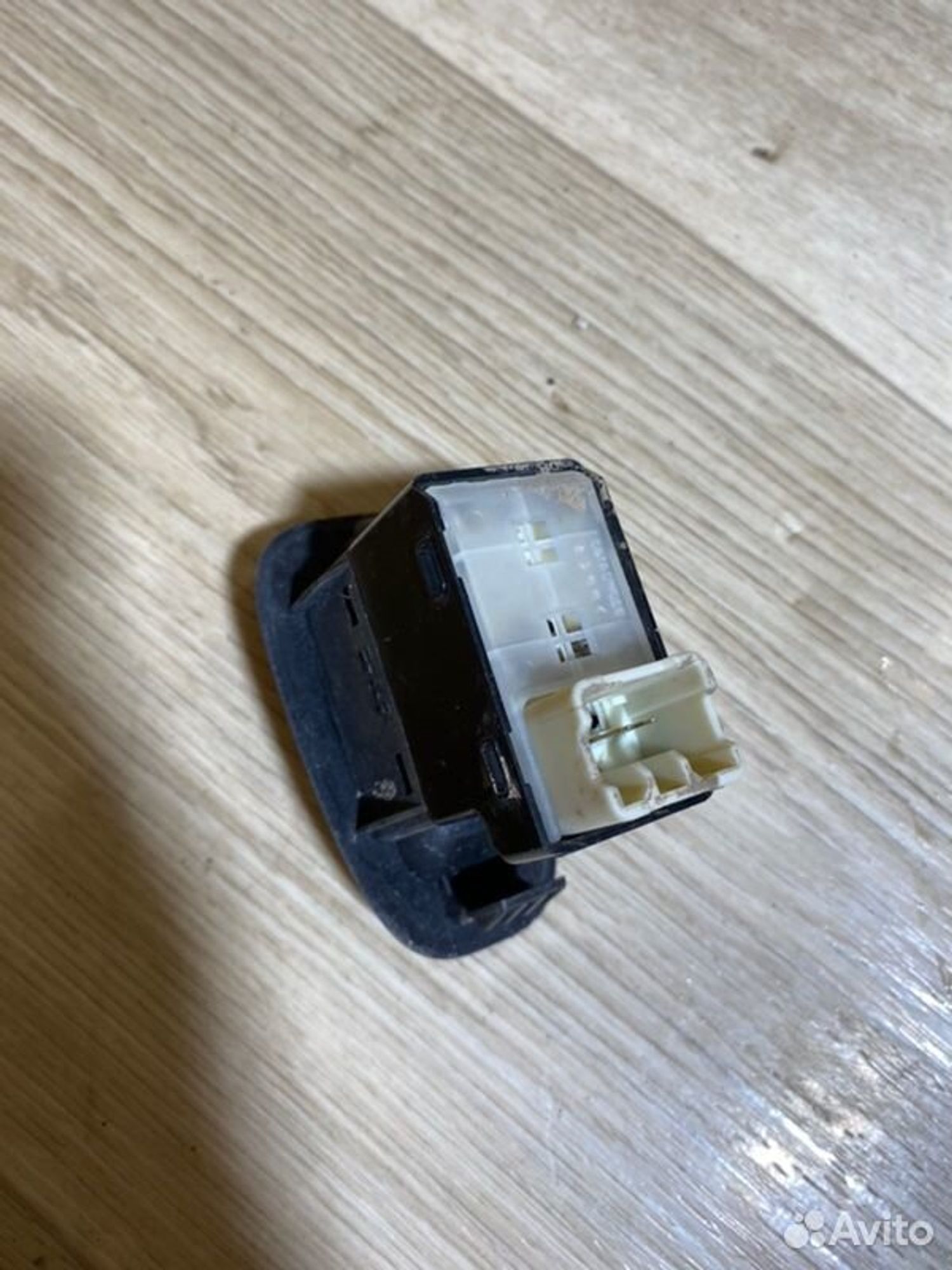 Кнопка стеклоподъемника задняя левая Hyundai, 800 рублей, Семиозерка