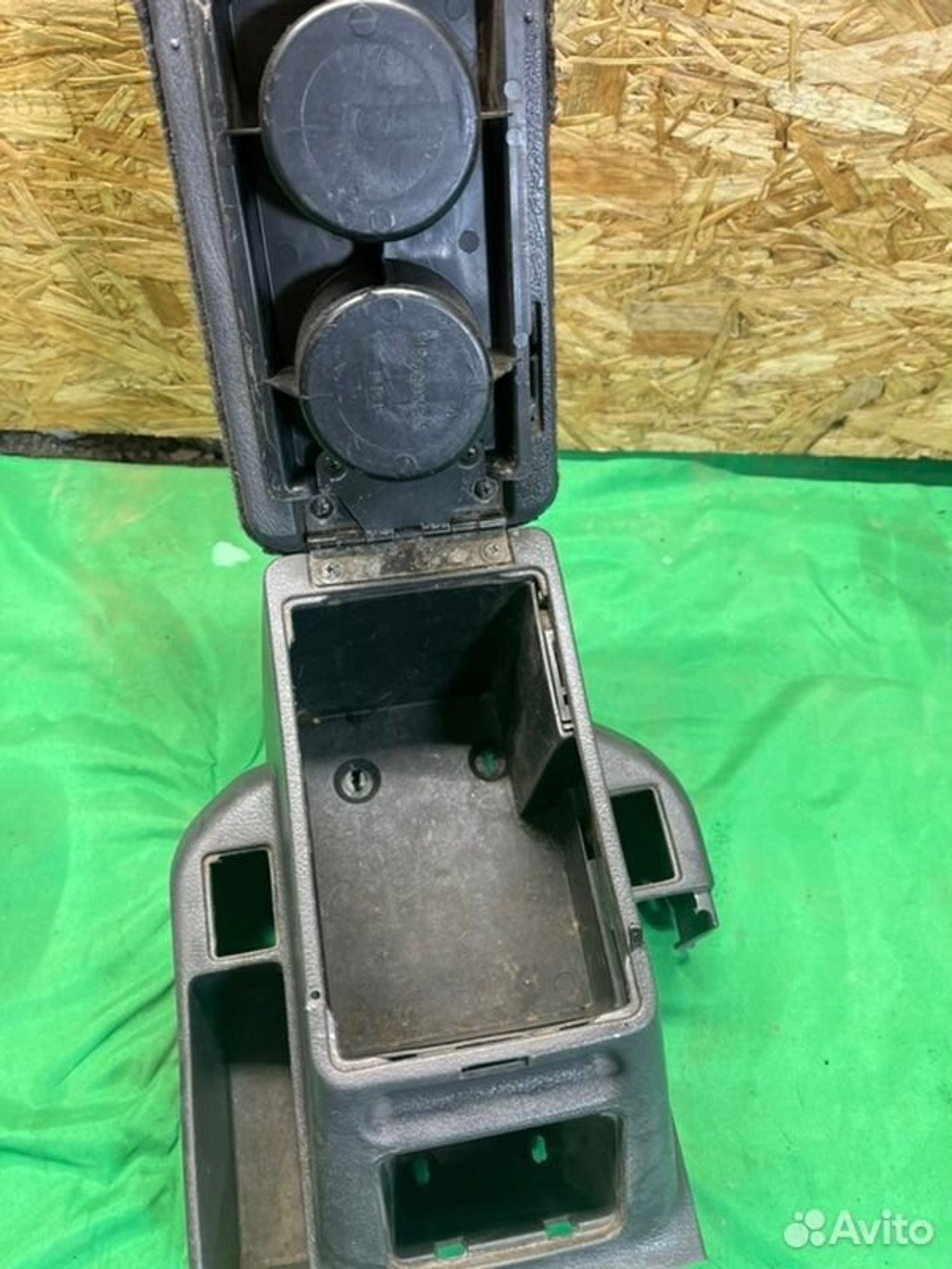 Подлокотник Mitsubishi Pajero 6G72 1993, 2200 рублей, Семиозерка