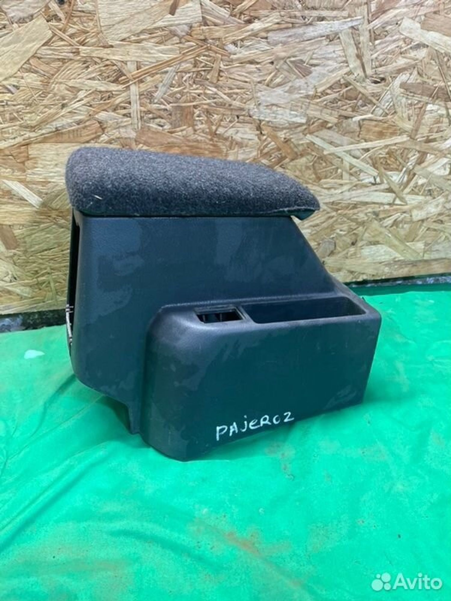 Подлокотник Mitsubishi Pajero 6G72 1993, 2200 рублей, Семиозерка