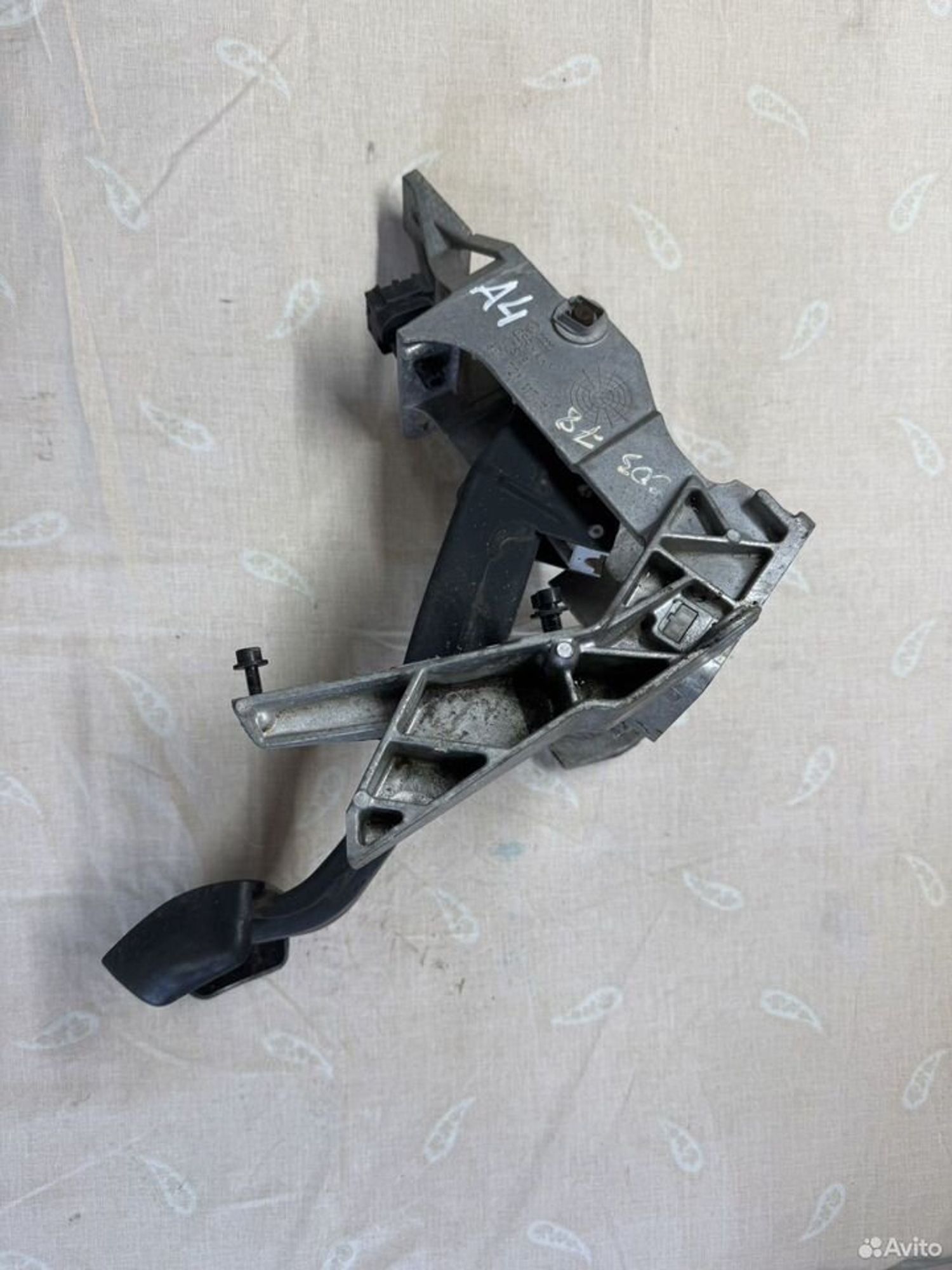 Педаль тормоза Audi A4 B7, 1500 рублей, Семиозерка