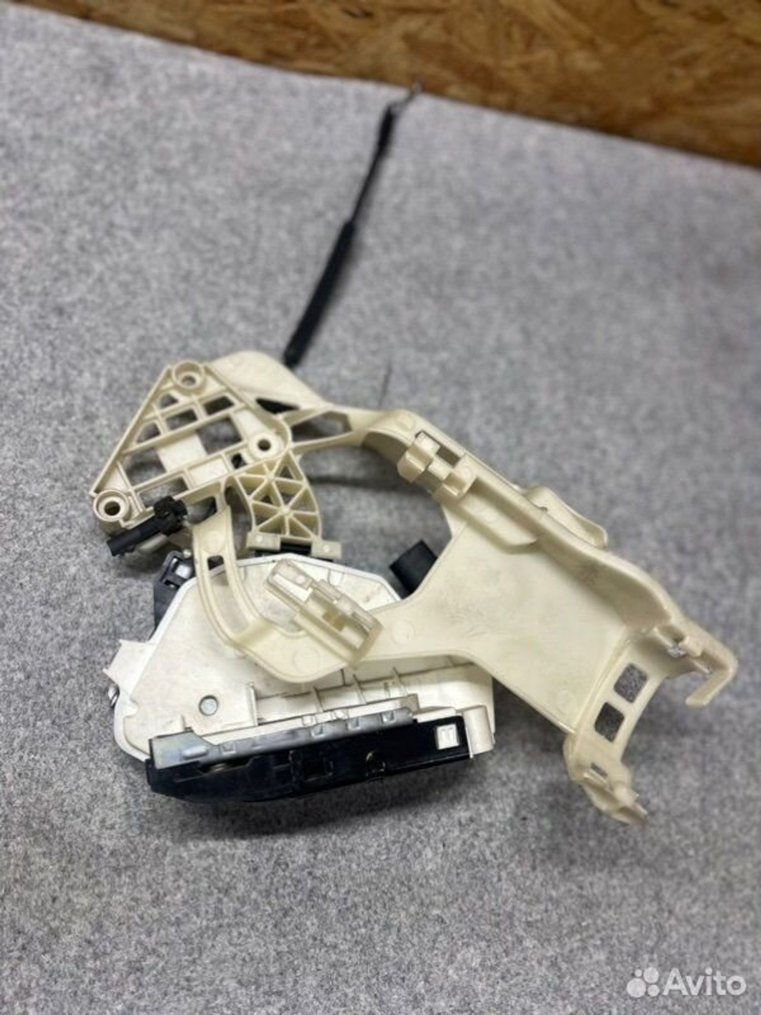 Замок боковой двери задний левый Volkswagen Tiguan, 2100 рублей, Семиозерка