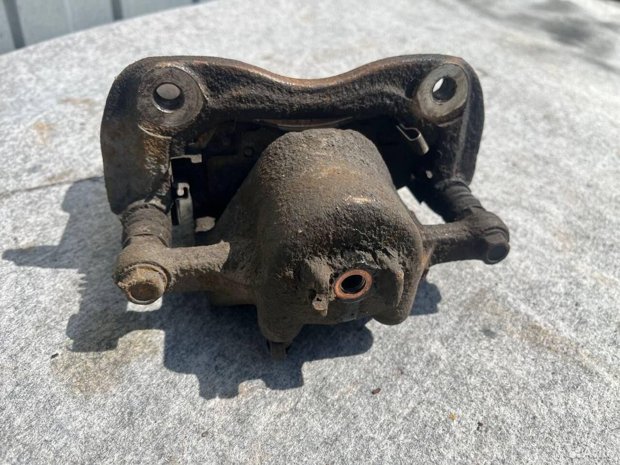 Суппорт передний левый Hyundai Solaris 1, 2000 рублей, Семиозерка