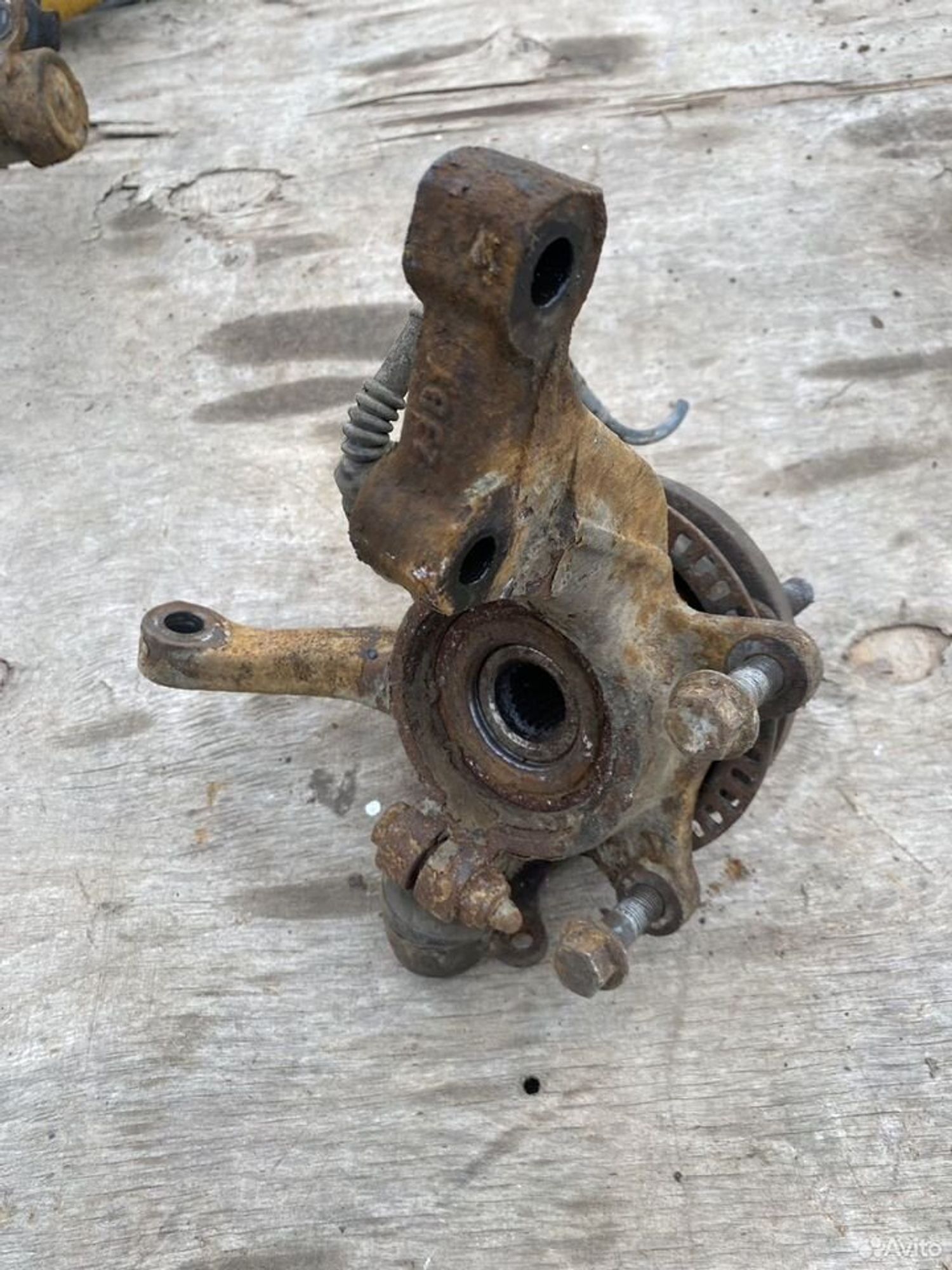 Поворотный кулак ступица левая chery bonus, 1800 рублей, Семиозерка