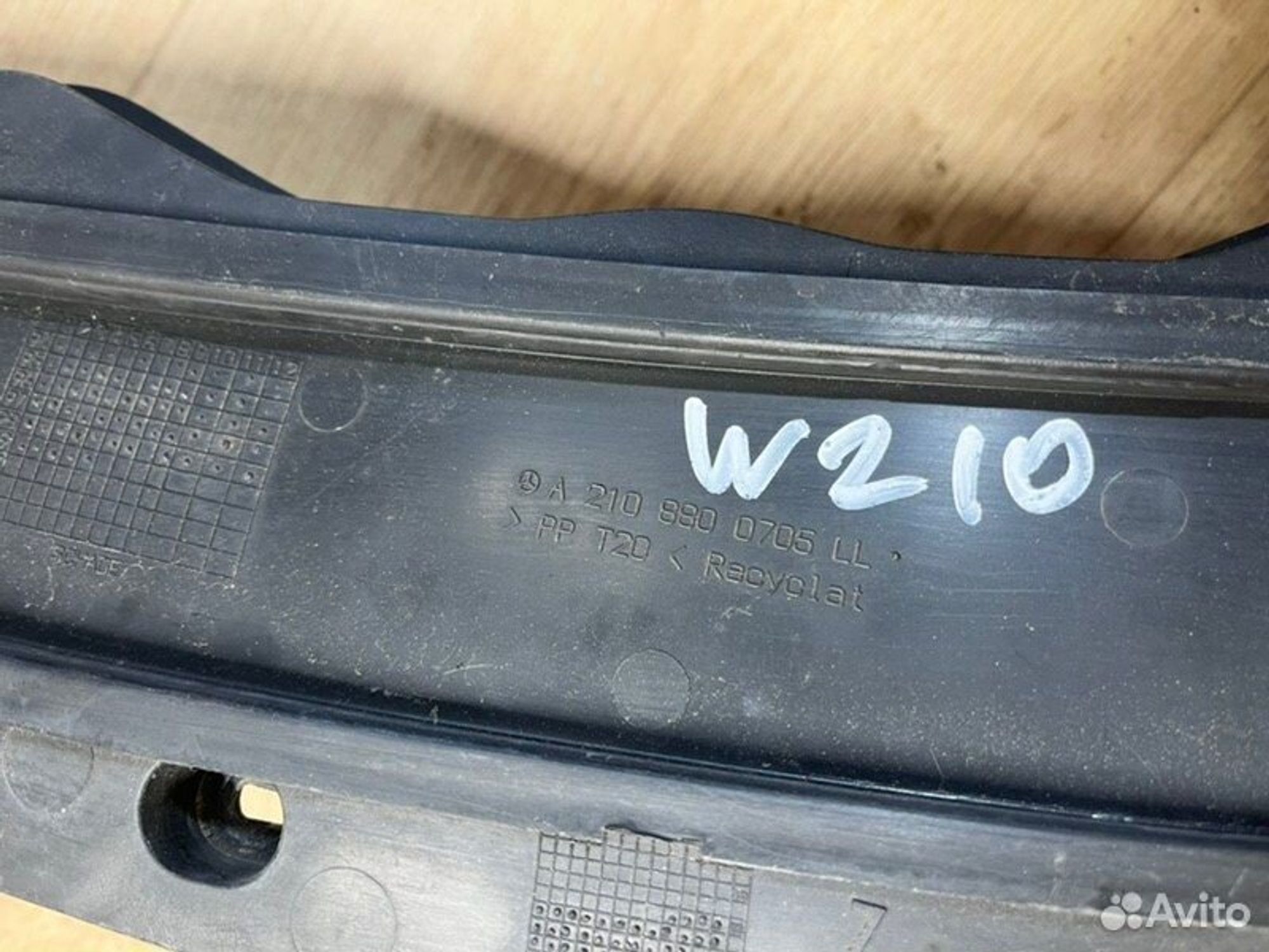 Решетка капота Mercedes E240 W210 M112911 1998, 1000 рублей, Семиозерка